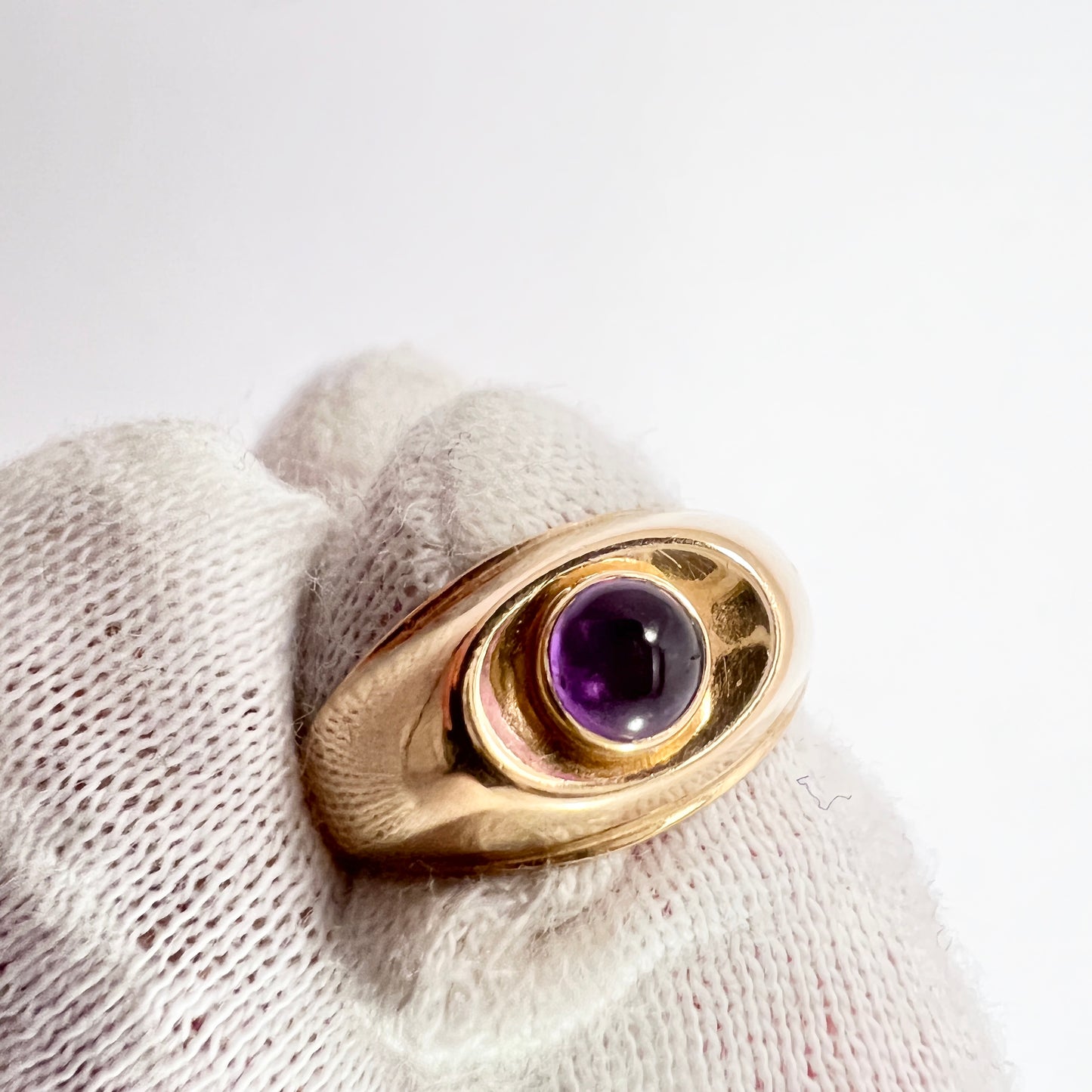 Alton, Sweden 1962. Vintage 18k Gold Amethyst Ring.