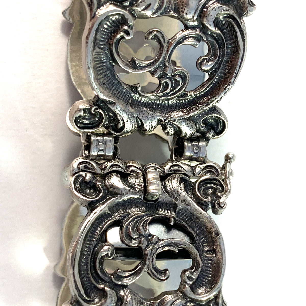 Maker GAS / BAS, Austria early 1900 Massive Sterling Silver Bracelet.