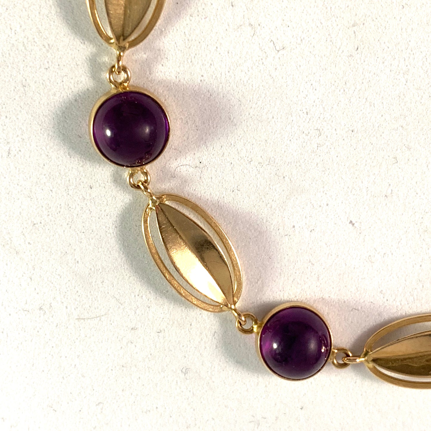 Ceson, Gothenburg 1950s, Mid Century 18k Gold Amethyst Bracelet.