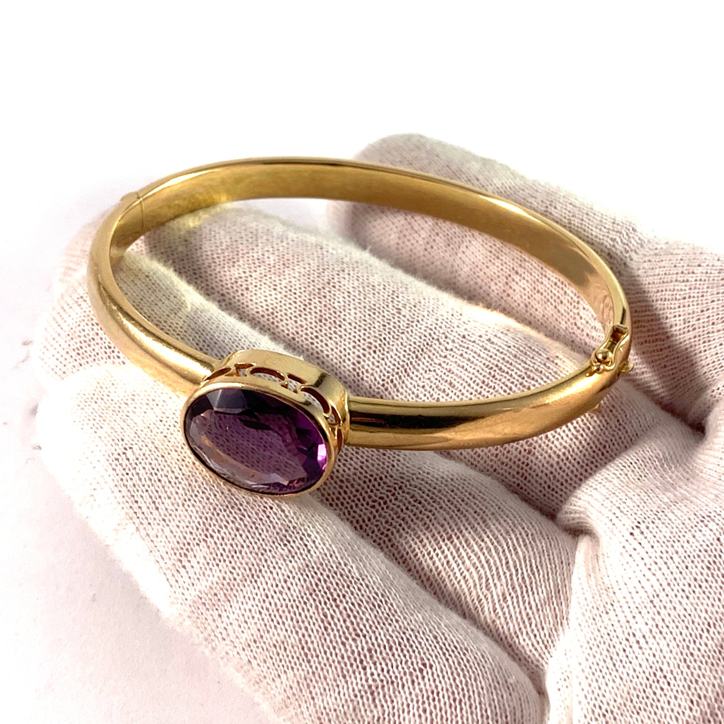 Harry Hermanson, Sweden year 1956, 18k Gold Amethyst Bangle.