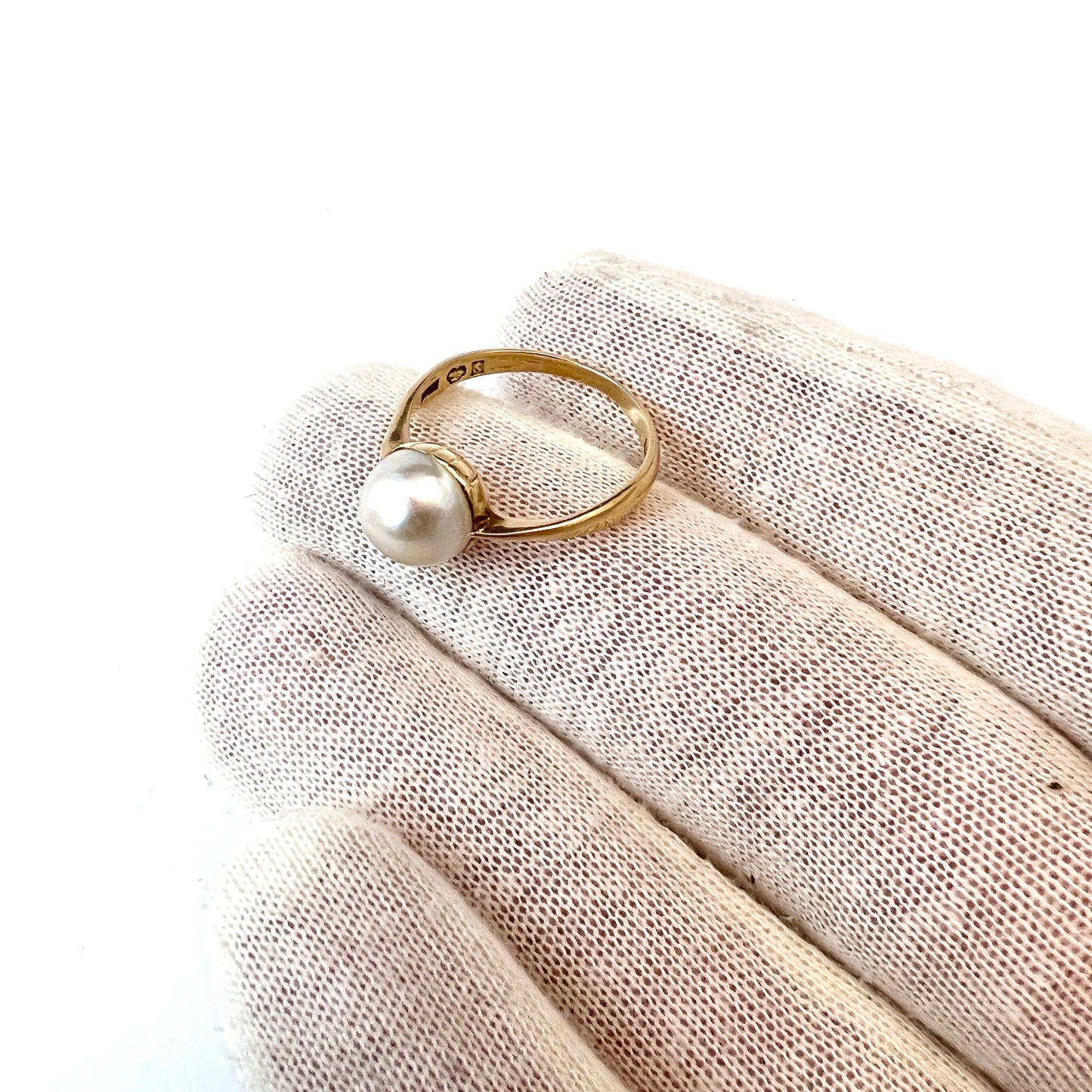 A Rothoff, Sweden 1918. Antique 18k Gold Pearl Ring.