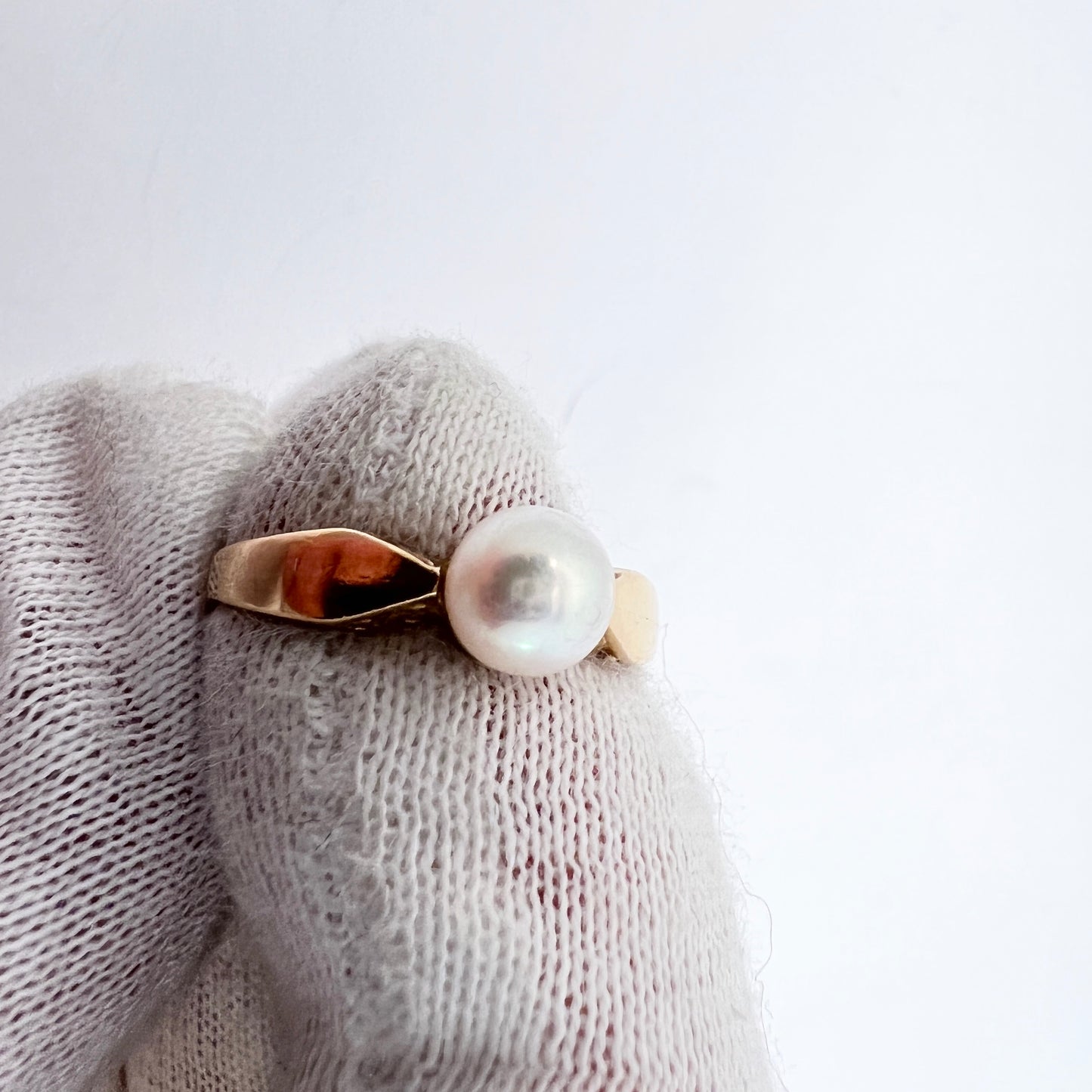 Kaplan, Stockholm 1963. Vintage 18k Gold Cultured Pearl Ring.