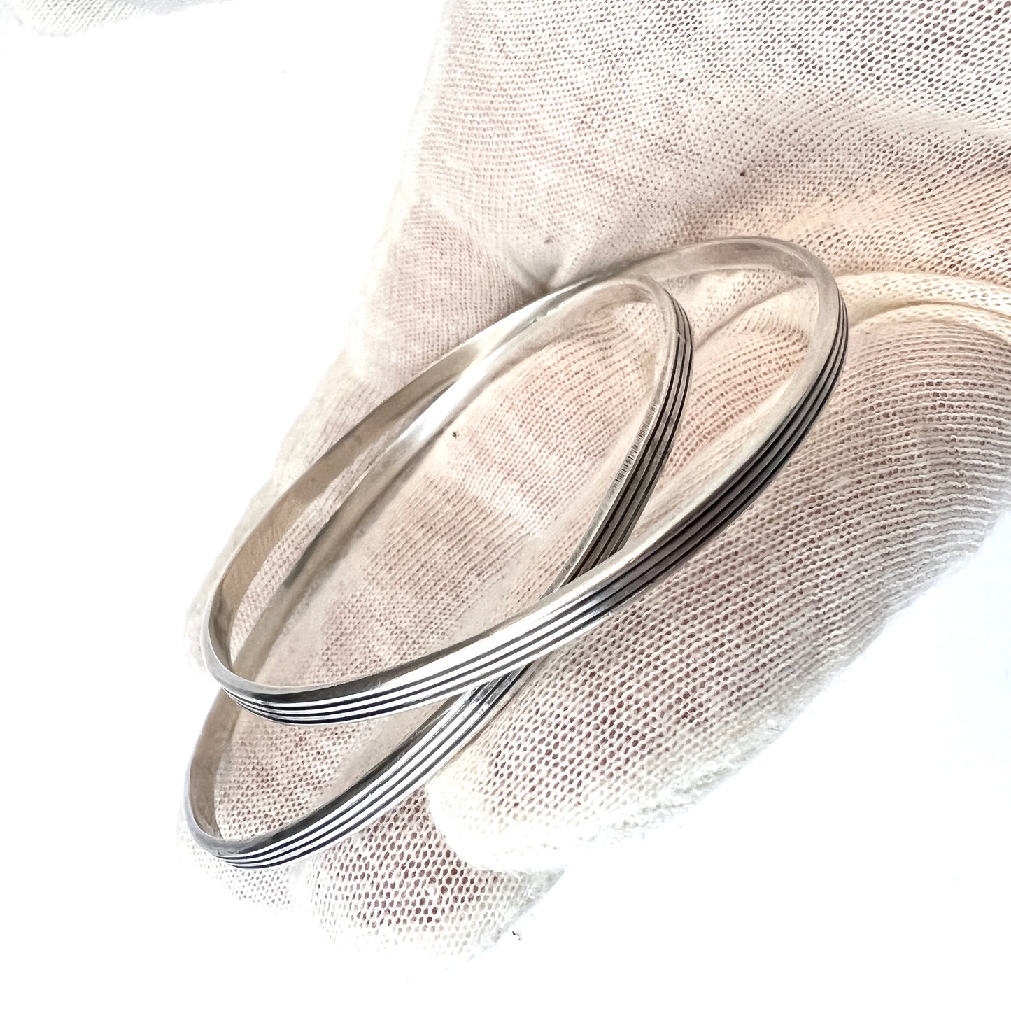 Veikko Kullervo Reinikka, for Kalevala Koru, Finland 1964 Pair of Silver Bangles.