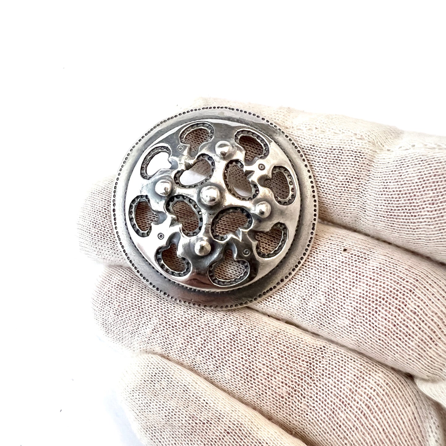 Kalevala Koru, Finland 1966. Vintage Solid Silver Traditional Shield Brooch.