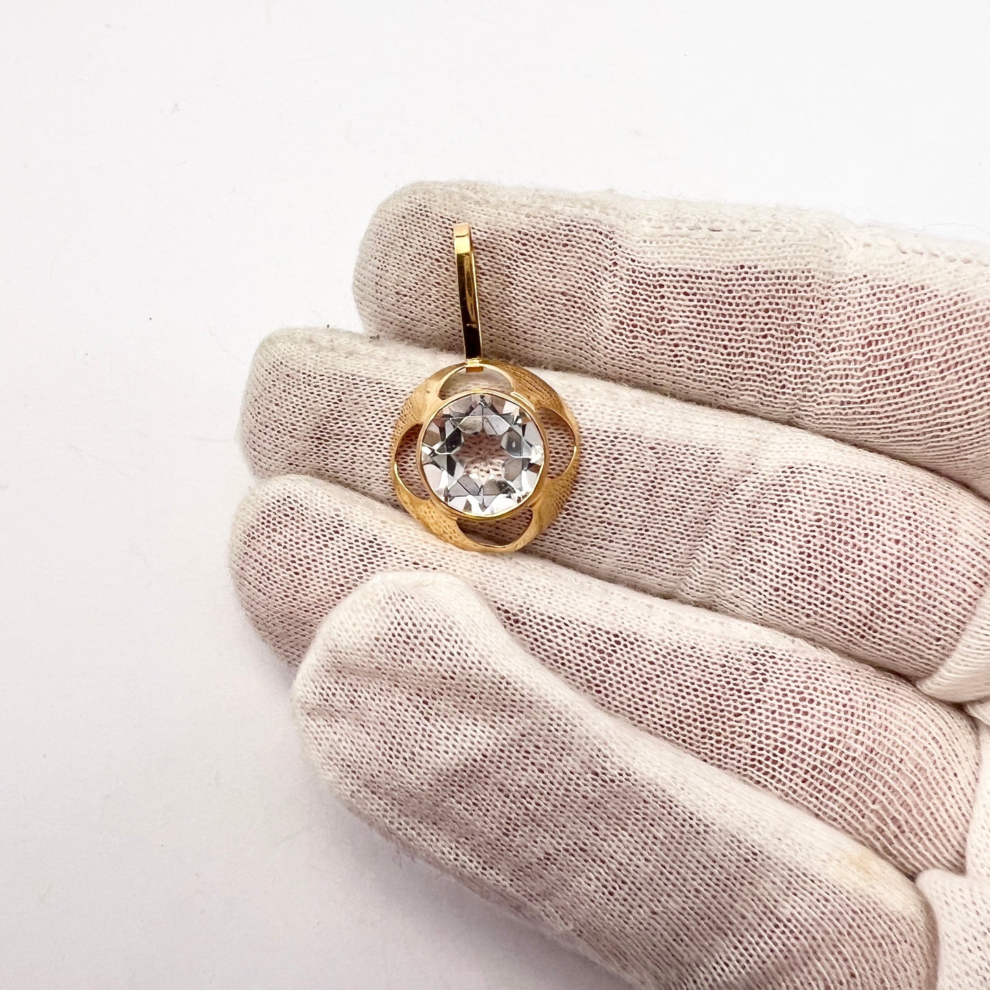 Bengt Hallberg, Sweden 1971. Vintage 18k Gold Rock Crystal Pendant.