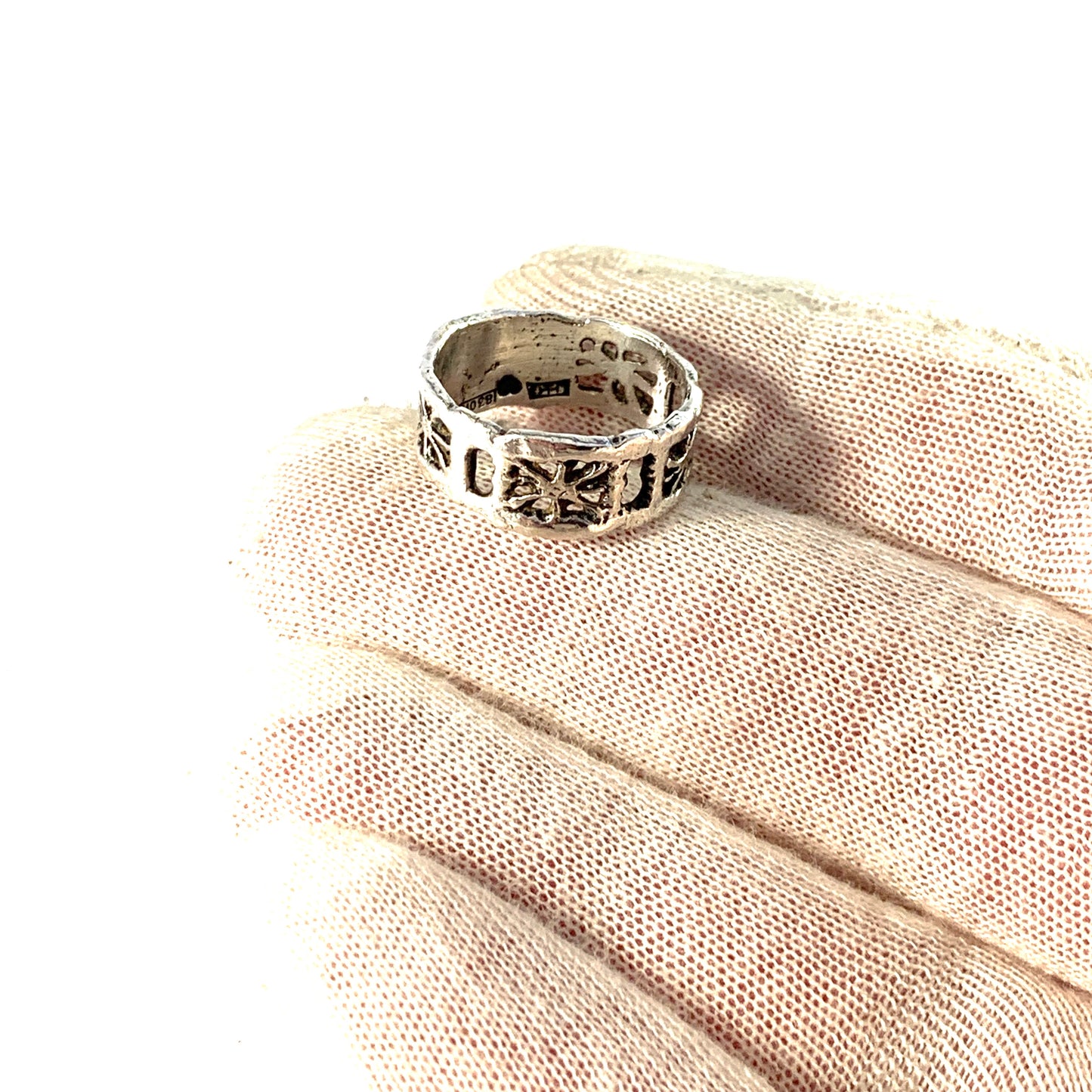 Pentti Sarpaneva for Torun Hopea Finland 1970. Solid Silver Ring. Design: Pitsi / Lace