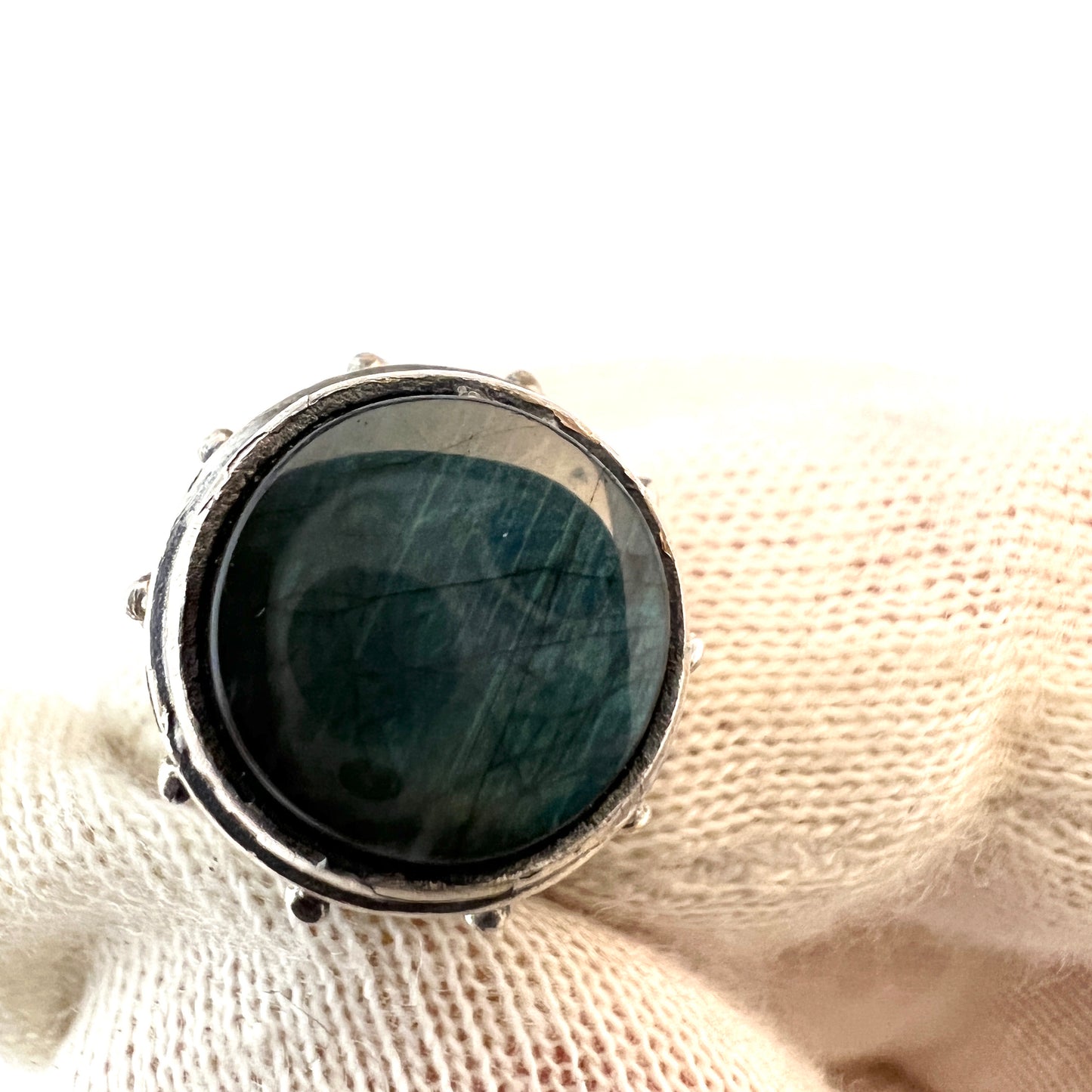 Kalevala Koru, Finland 1976. Vintage Sterling Silver Spectrolite Ring.