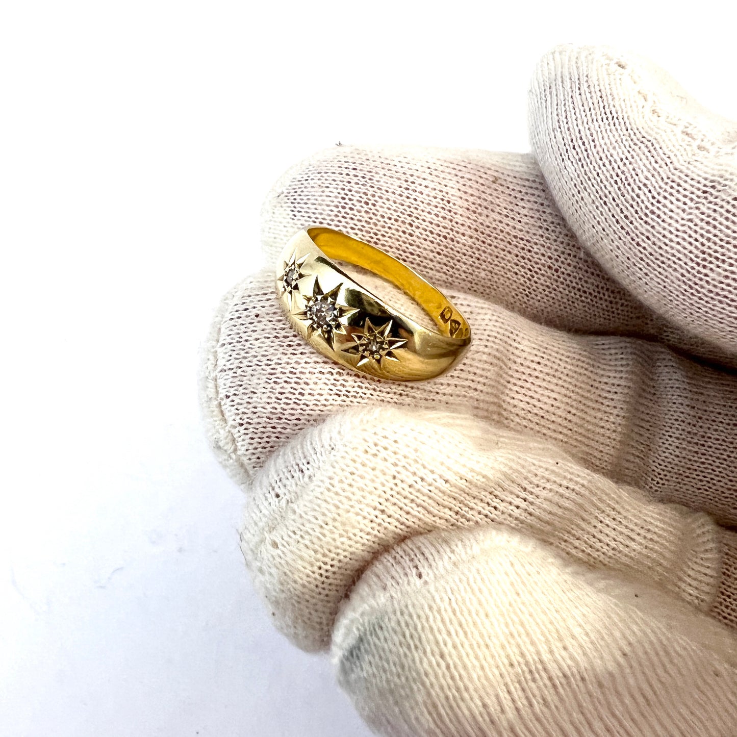W & F Rabone, Chester 1916. Antique 18k Gold Diamond Gypsy Ring.