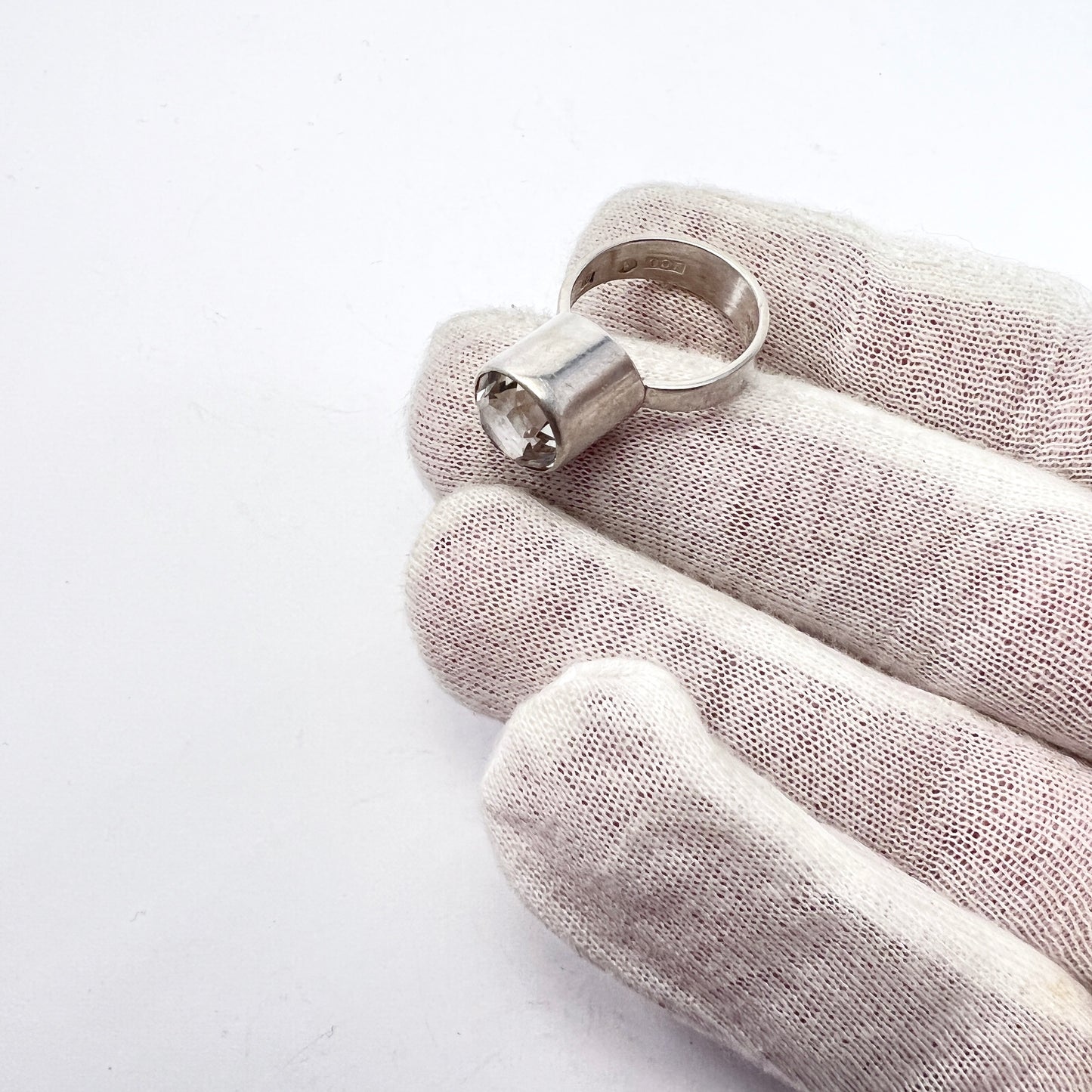 アイザック・コーエン、ストックホルム 1964年。ヴィンテージ スターリングシルバー ロッククリスタル リング。署名入り