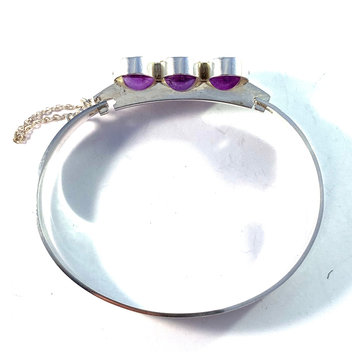 Kultasepat Salovaara, Finland year 1970 Solid Silver Spinning Amethyst Open/Close Bangle Bracelet.