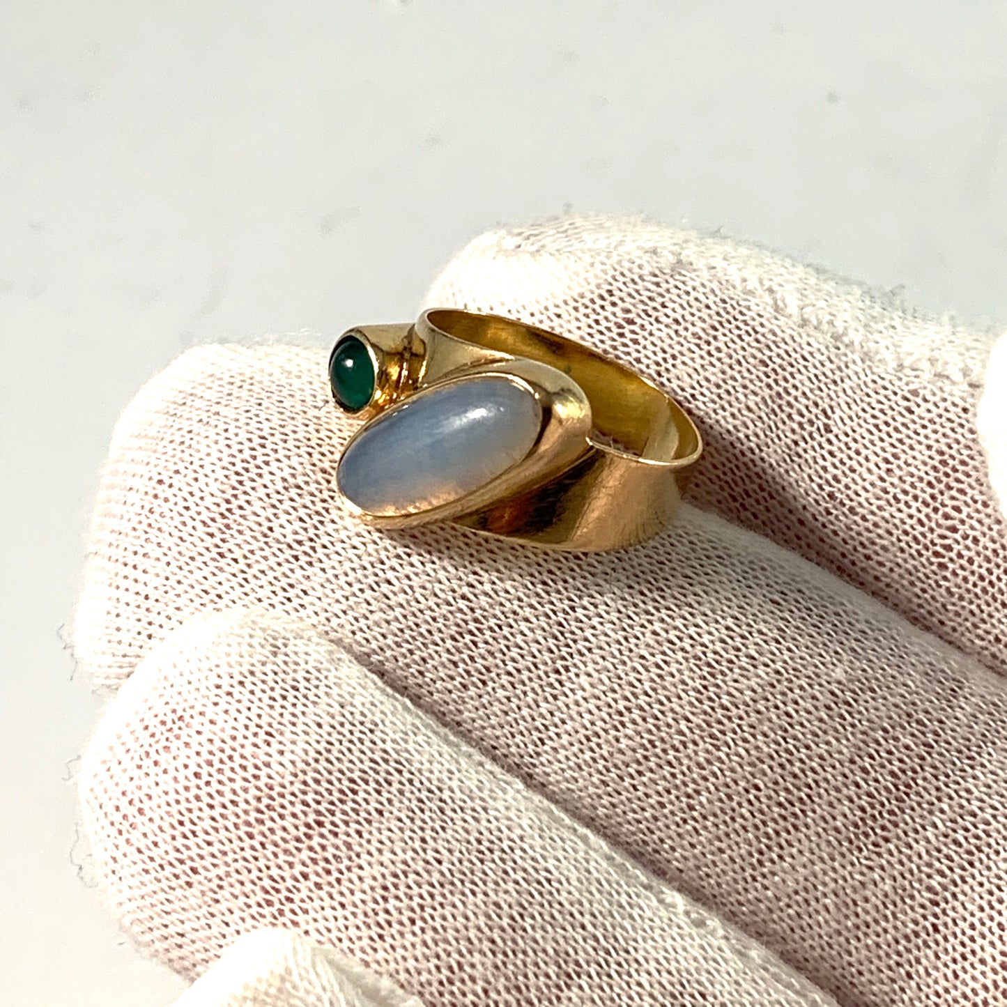 Röijersten & Cederwall, Stockholm year 1955 Mid Century Modern 18k Gold Moonstone Tourmaline Ring