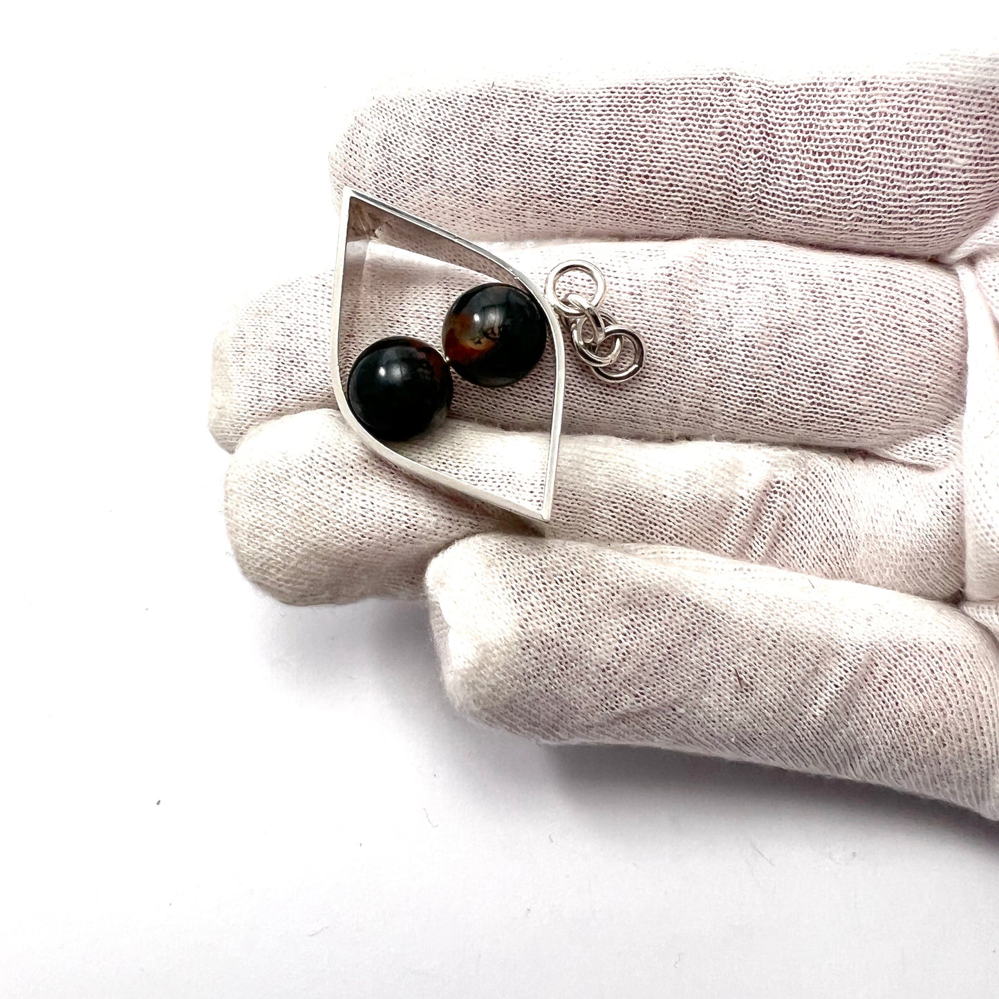 Elis Kauppi, Kupittaan Kulta Finland 1963. Vintage Silver Kinetic Moss Agate Pendant.