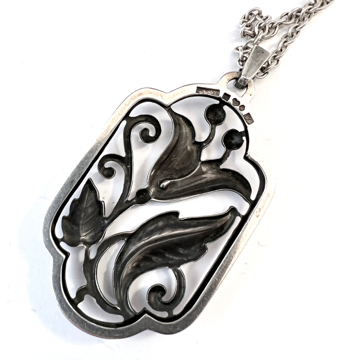 G Dahlgren, Sweden 1946. Vintage Solid Silver Flower Pendant Long Chain Necklace.