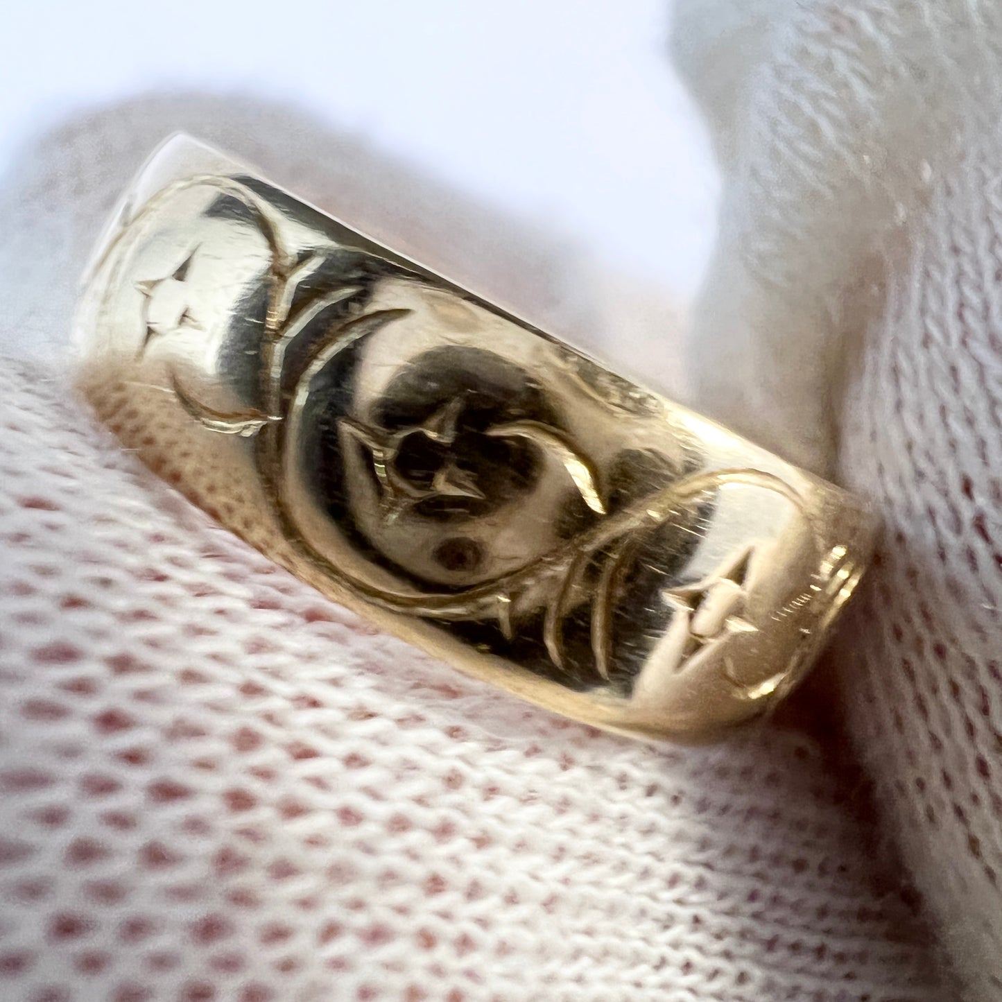 CA Sandberg, Sweden 1897. Antique Victorian 18k Gold Wedding Band Ring.