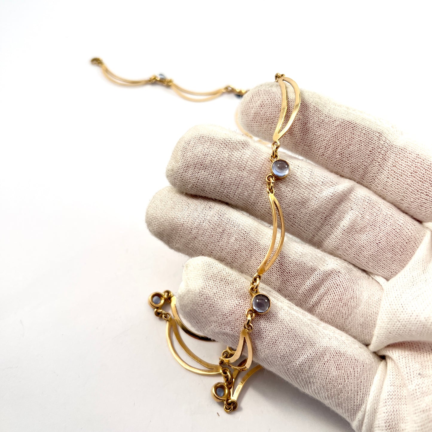 Ericsson & Jonsson, Sweden 1962. Vintage 18k Gold Ice Blue Synthetic Spinel Necklace.