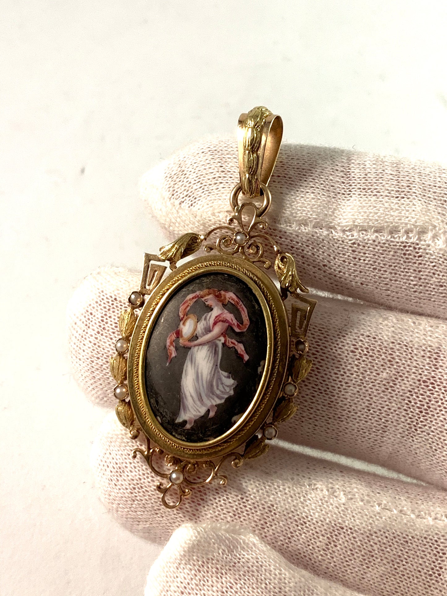 Möllenborg, Stockholm year 1869, Victorian 18k Gold Locket Pendant.