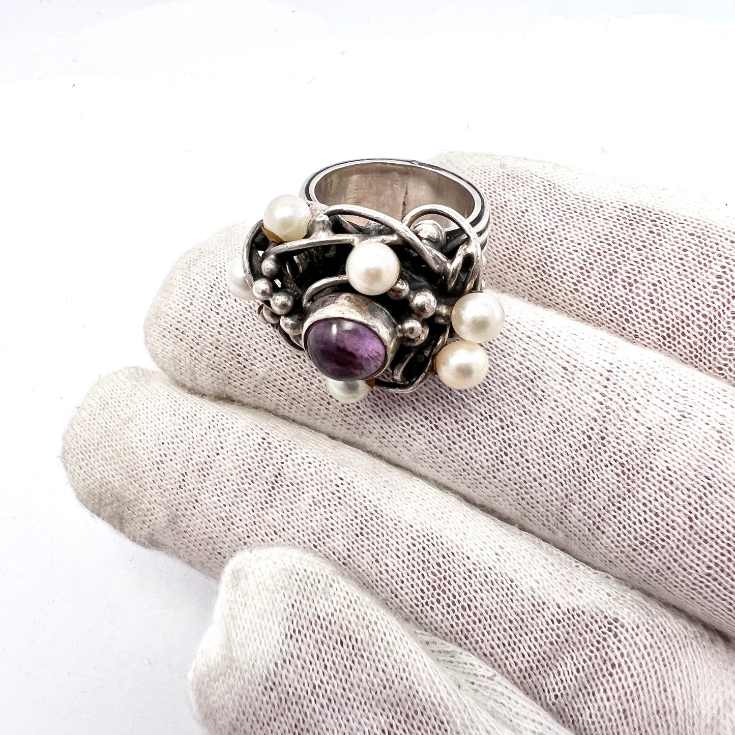Israel c 1970s. Bold Modernist Sterling Silver Amethyst Pearl Designer Ring.