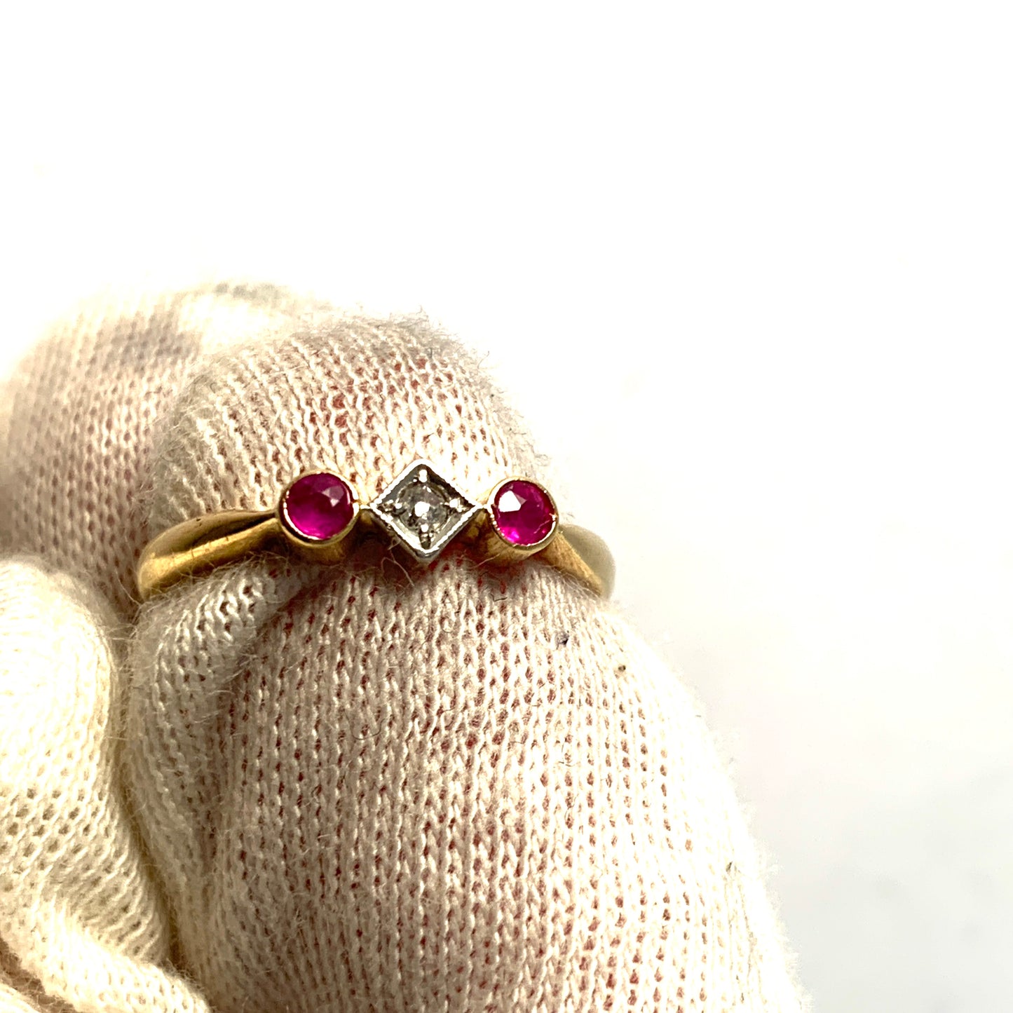 Nordiska Kompaniet, Stockholm 1915. Antique 18k Gold Diamond Sapphire Ring.