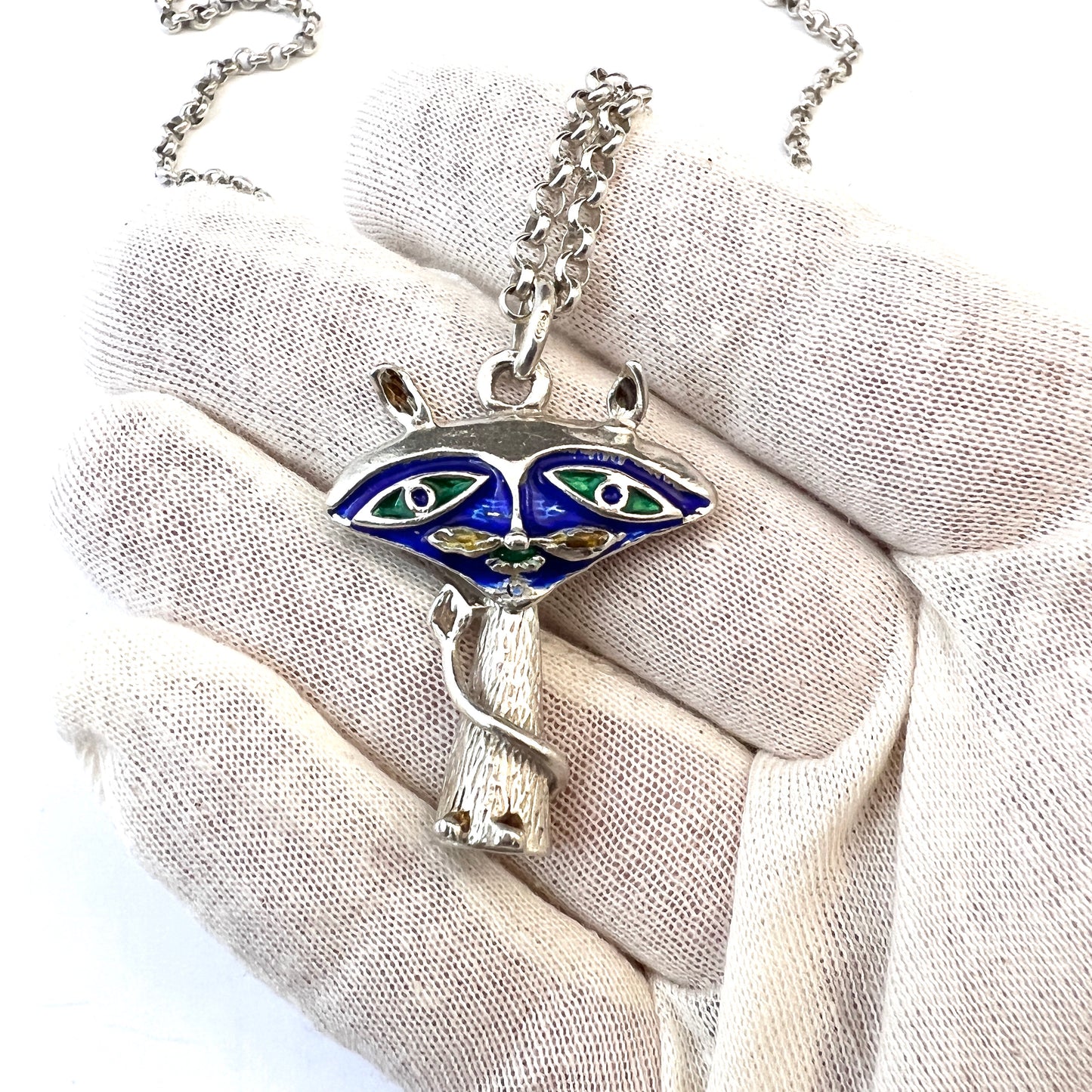 Neri Romualdo, Italy 1944-68. Vintage Sterling Silver Enamel Cat Pendant Long Chain Necklace.