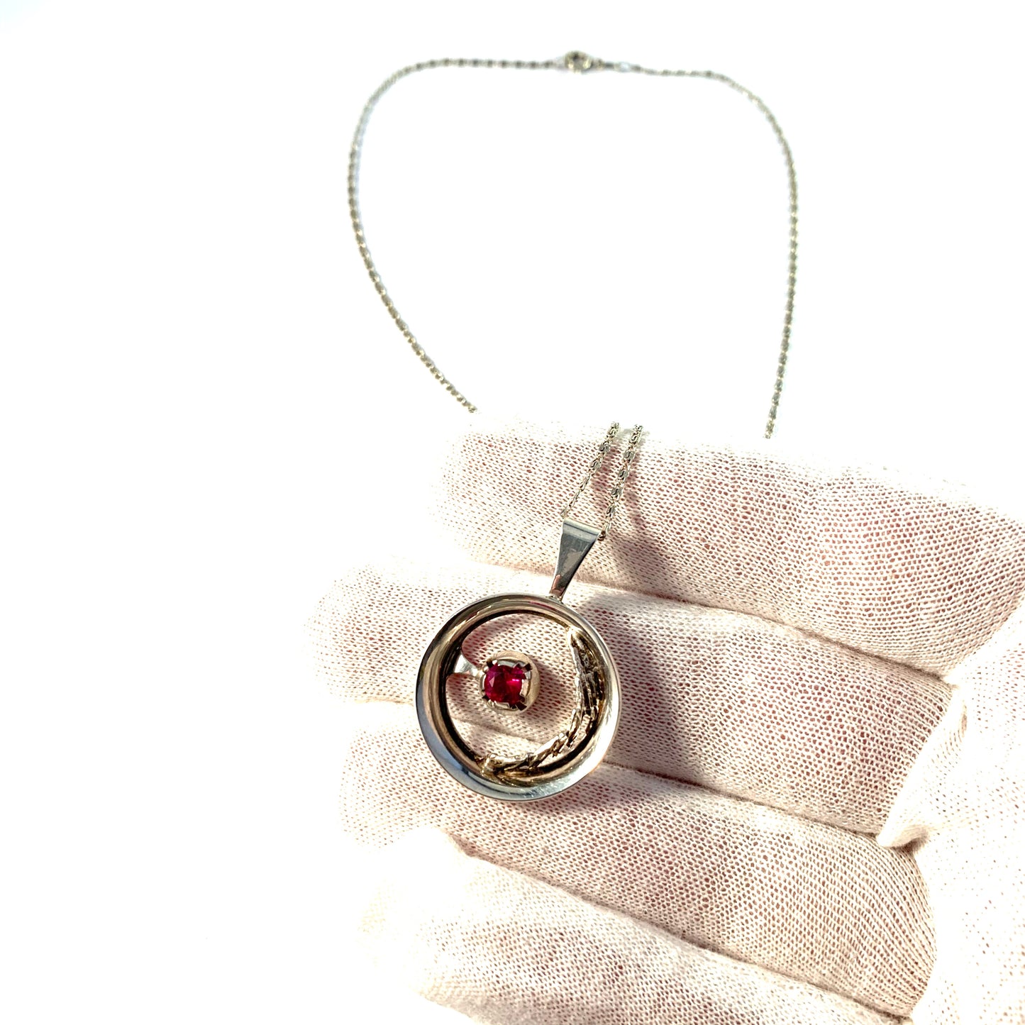 Martti Viikinniemi (1946-74) Finland Solid Silver Pink Stone Pendant Necklace.