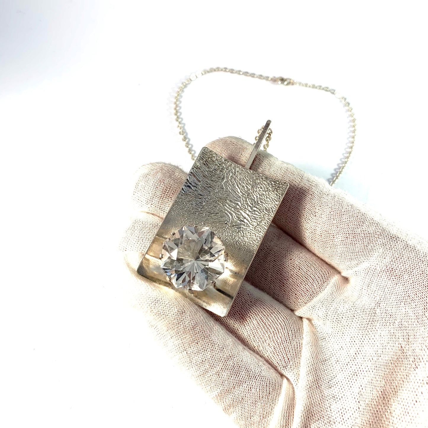 Waldemar Jonsson / Ateljé Stigbert、スウェーデン 1973 大胆なスターリング シルバー ロック クリスタル ペンダント。