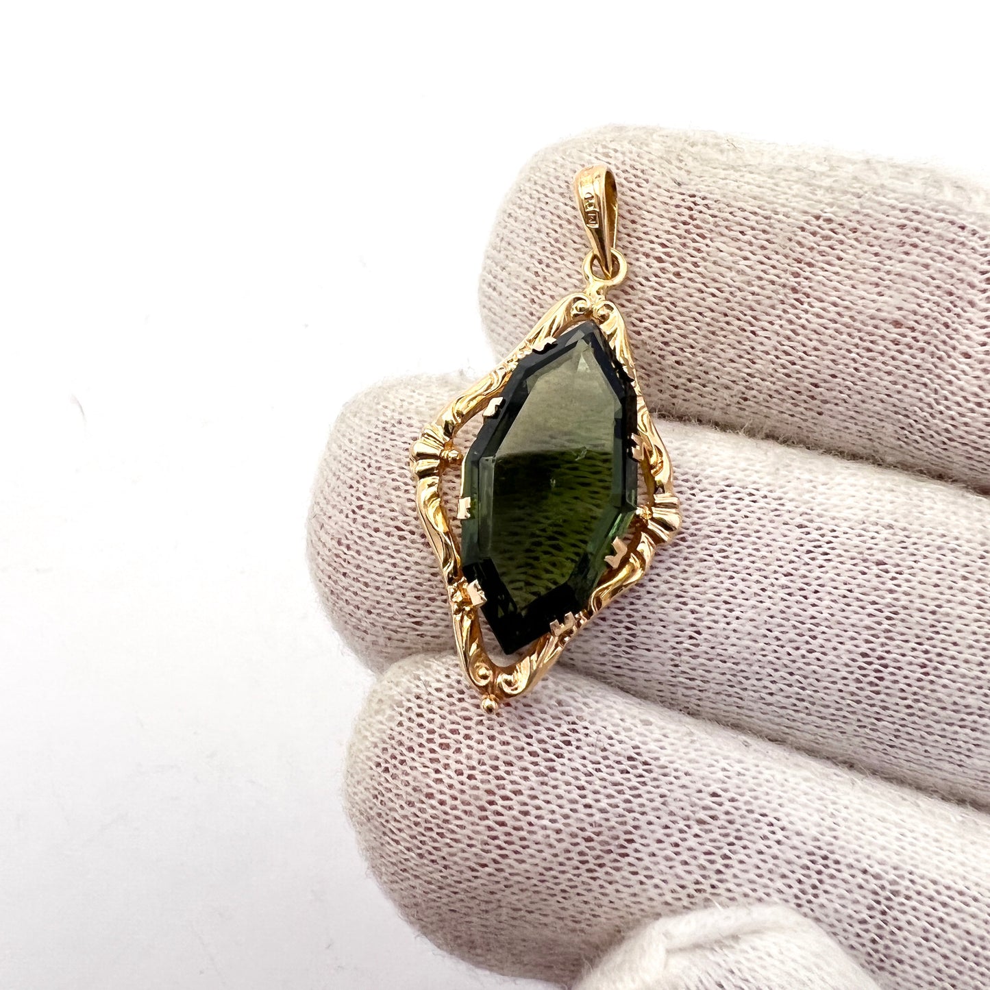 G Dahlgren, Sweden 1937. Art Deco 18k Gold Dark Forest Green Paste Pendant.