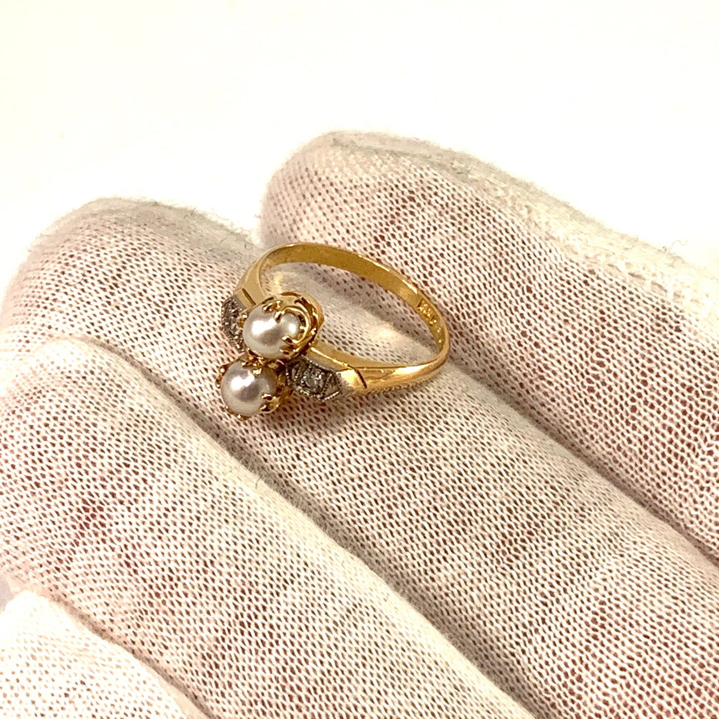 Svedbom, Sweden 1951 Mid Century 18k Gold Diamond Pearl Ring.