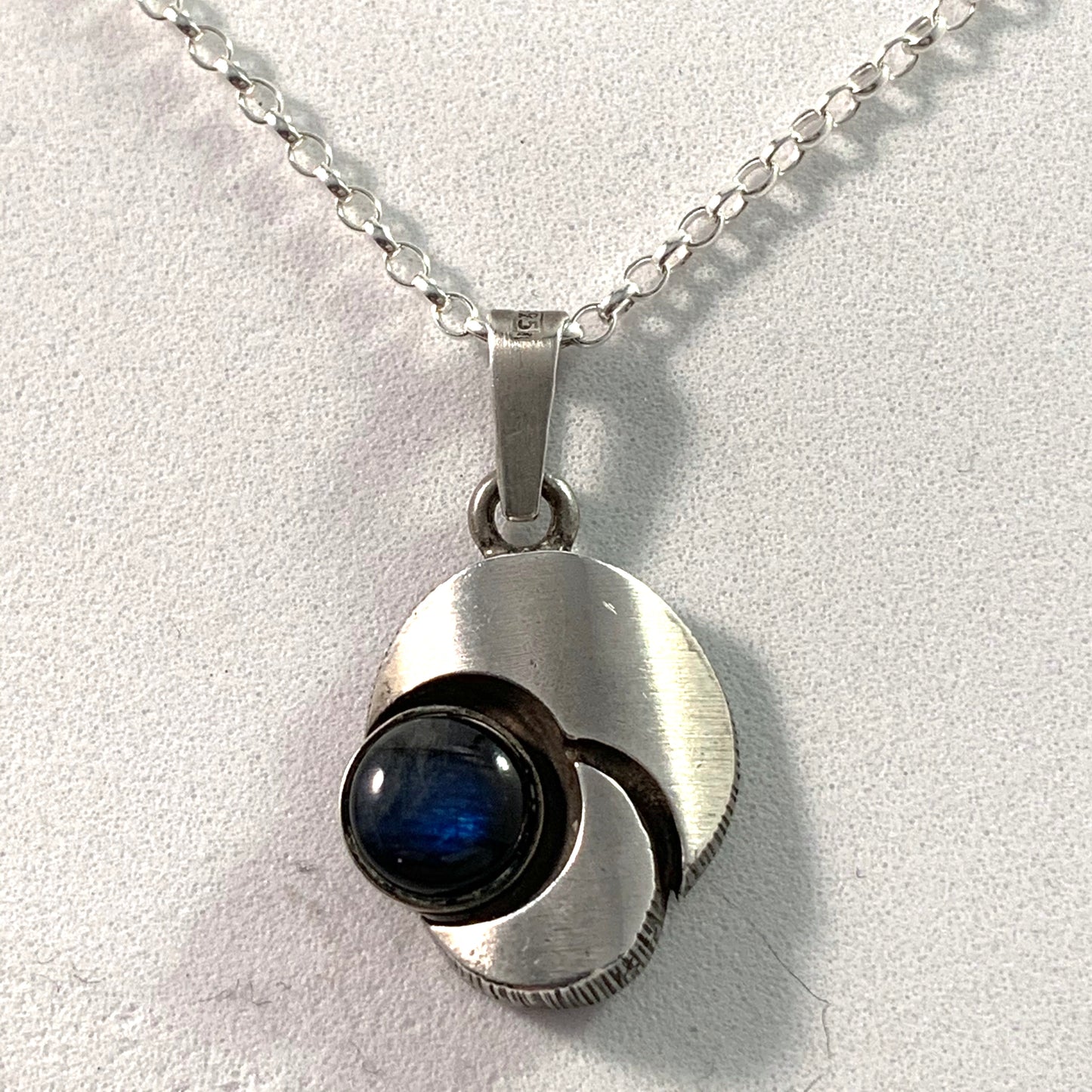 Finnfeelings, Finland Vintage Sterling Labradorite Pendant Necklace.