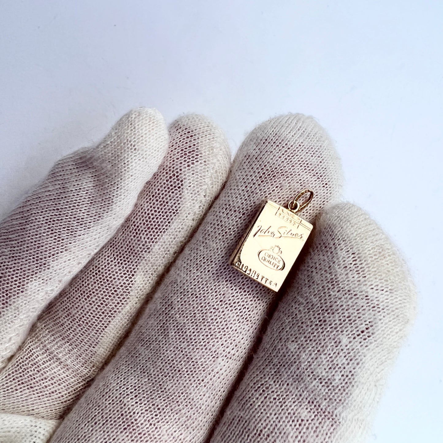 Ceson, Sweden c 1950s. Vintage 18k gold John Silver Cigarette Packet Charm