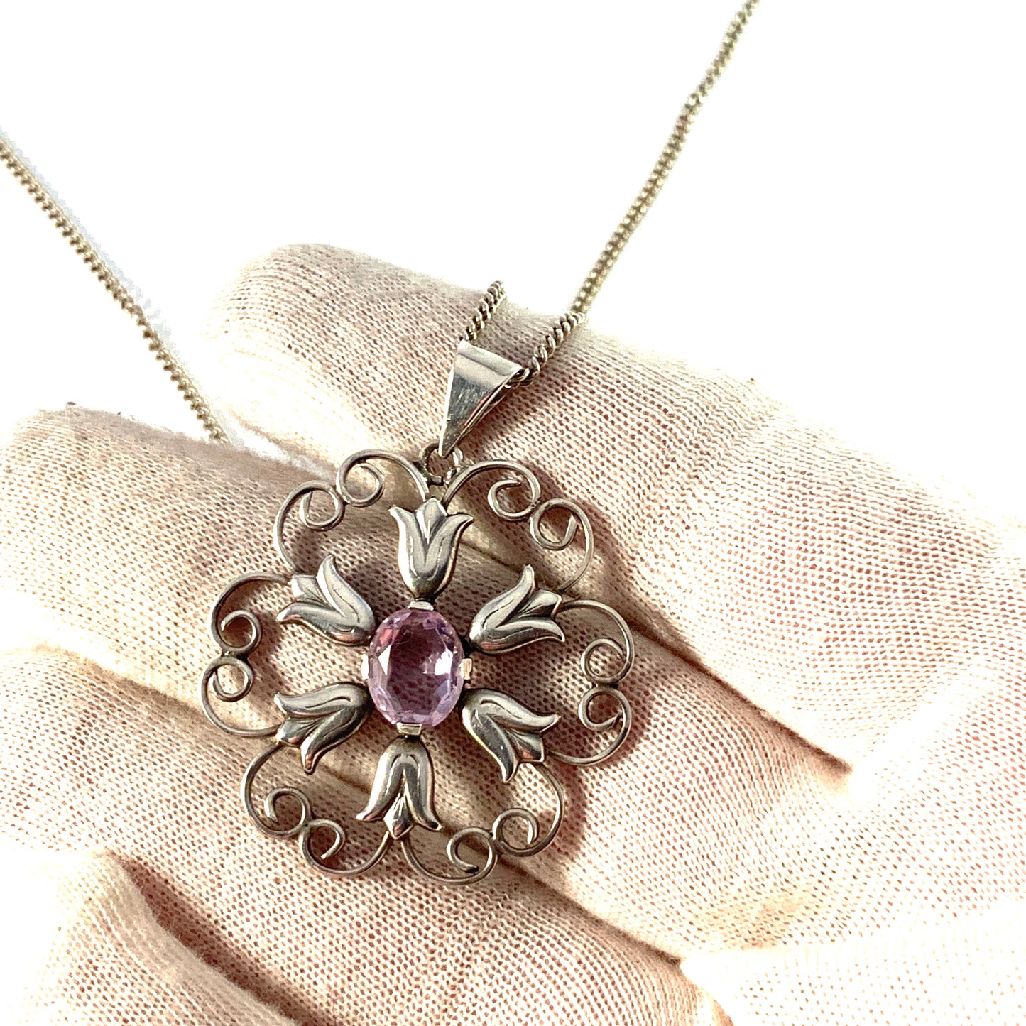 Allvin & Co、スウェーデン、1949年。ヴィンテージ ミッドセンチュリー ソリッド シルバー アメジスト ペンダント ネックレス。