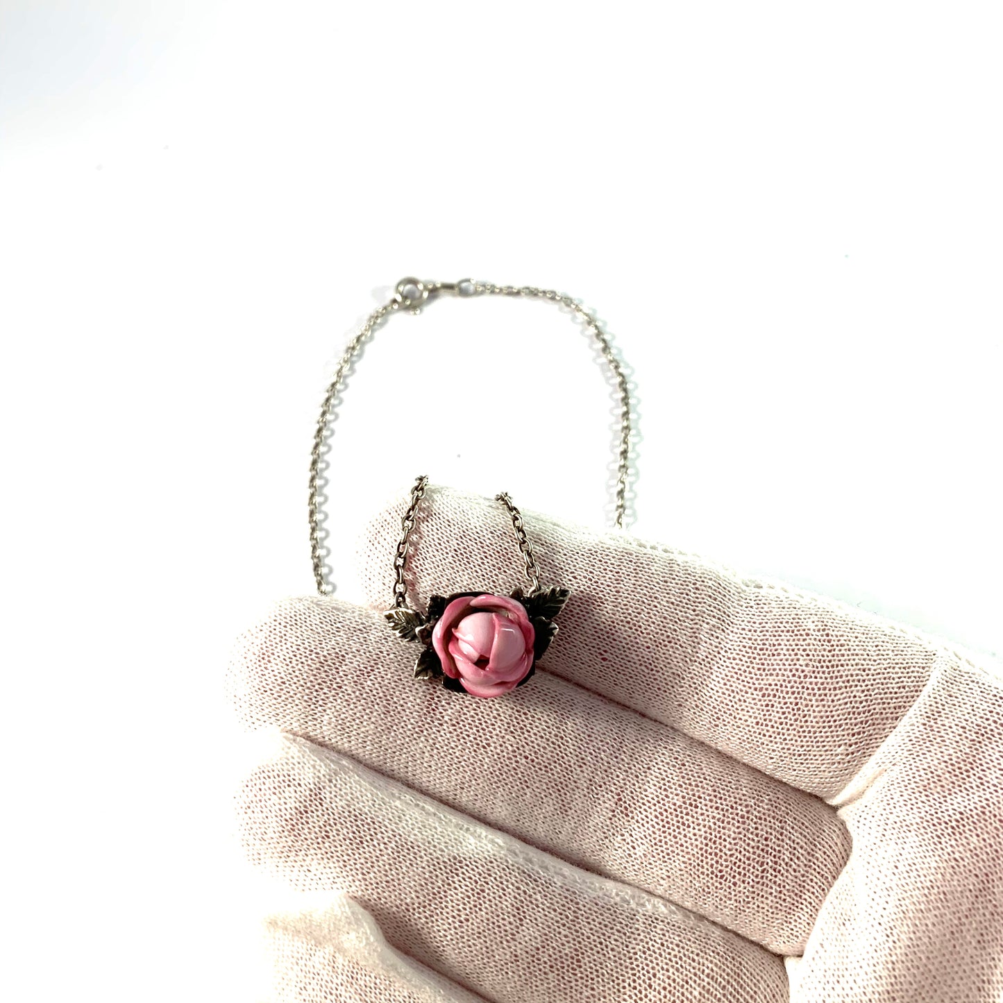 ロイヤル コペンハーゲン イェンス ウィンドフェルド ハンセン、デンマーク ヴィンテージ スターリング シルバー セラミック ローズ ネックレス。