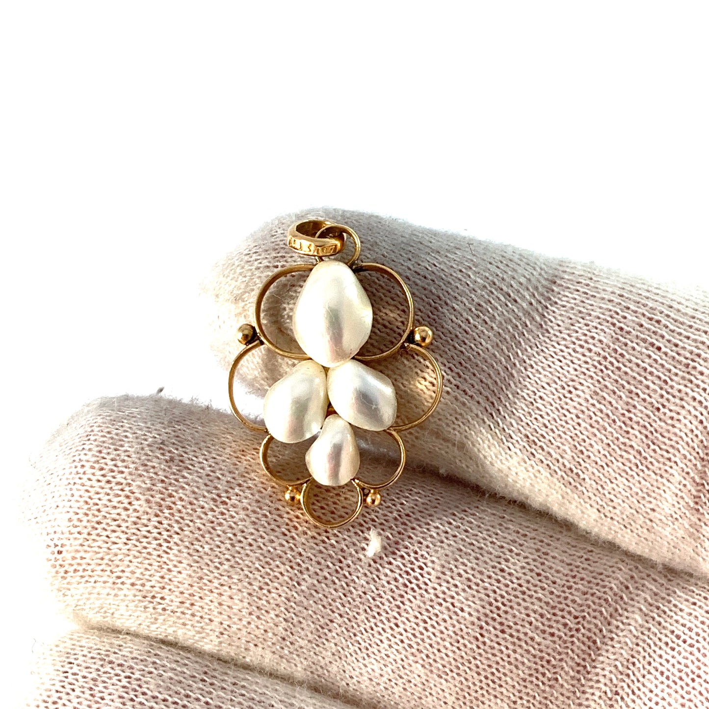 KE Carlsson, Gothenburg, Sweden 1922. Antique 18k Gold Mabe Pearl Pendant.