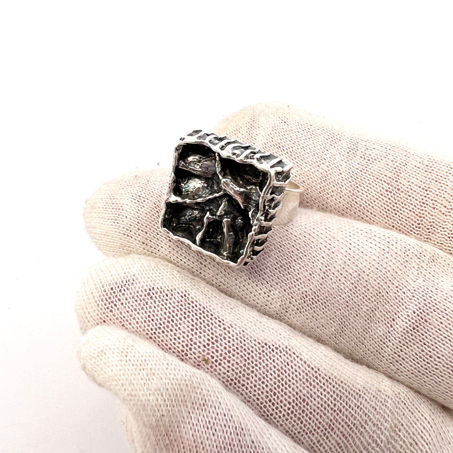Bengt Hallberg, Sweden 1970. Vintage Modernist Solid Silver Ring.