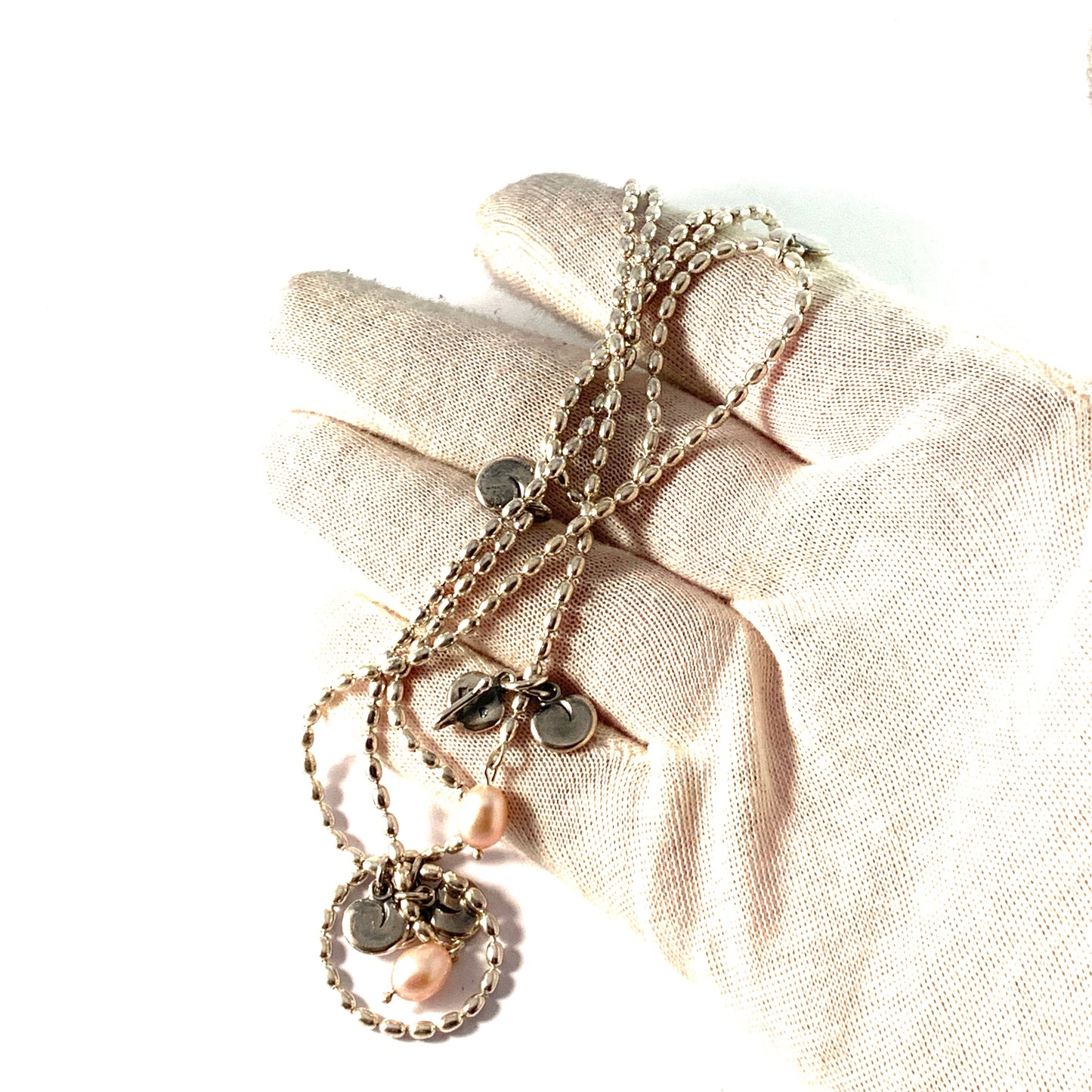 フィンランド、カレワラ コル。ヴィンテージ スターリング シルバー ピンク養殖真珠ネックレス。31 インチ