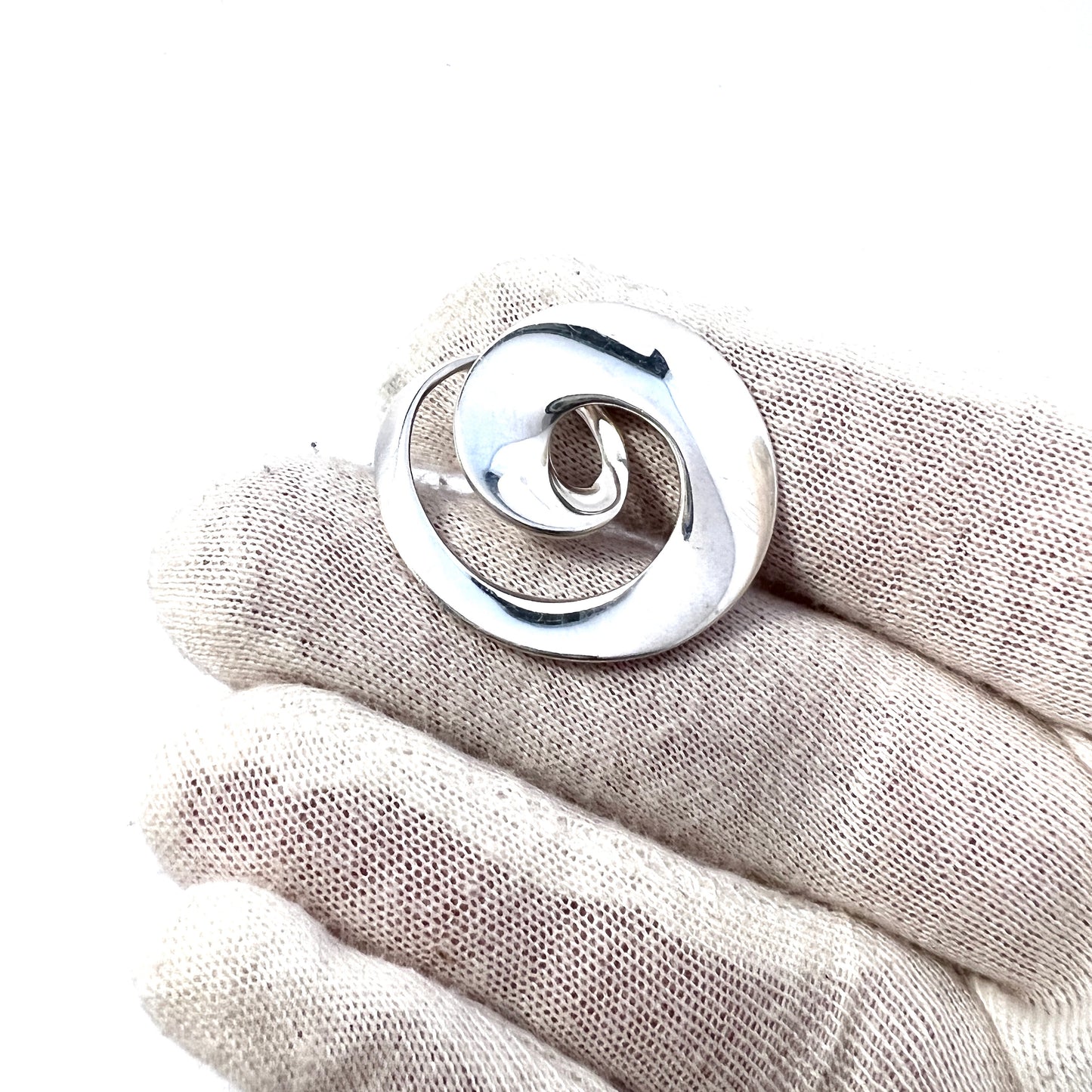 Georg Jensen Vivianna Torun Bülow-Hübe Sterling Pendant 443 - Continuity