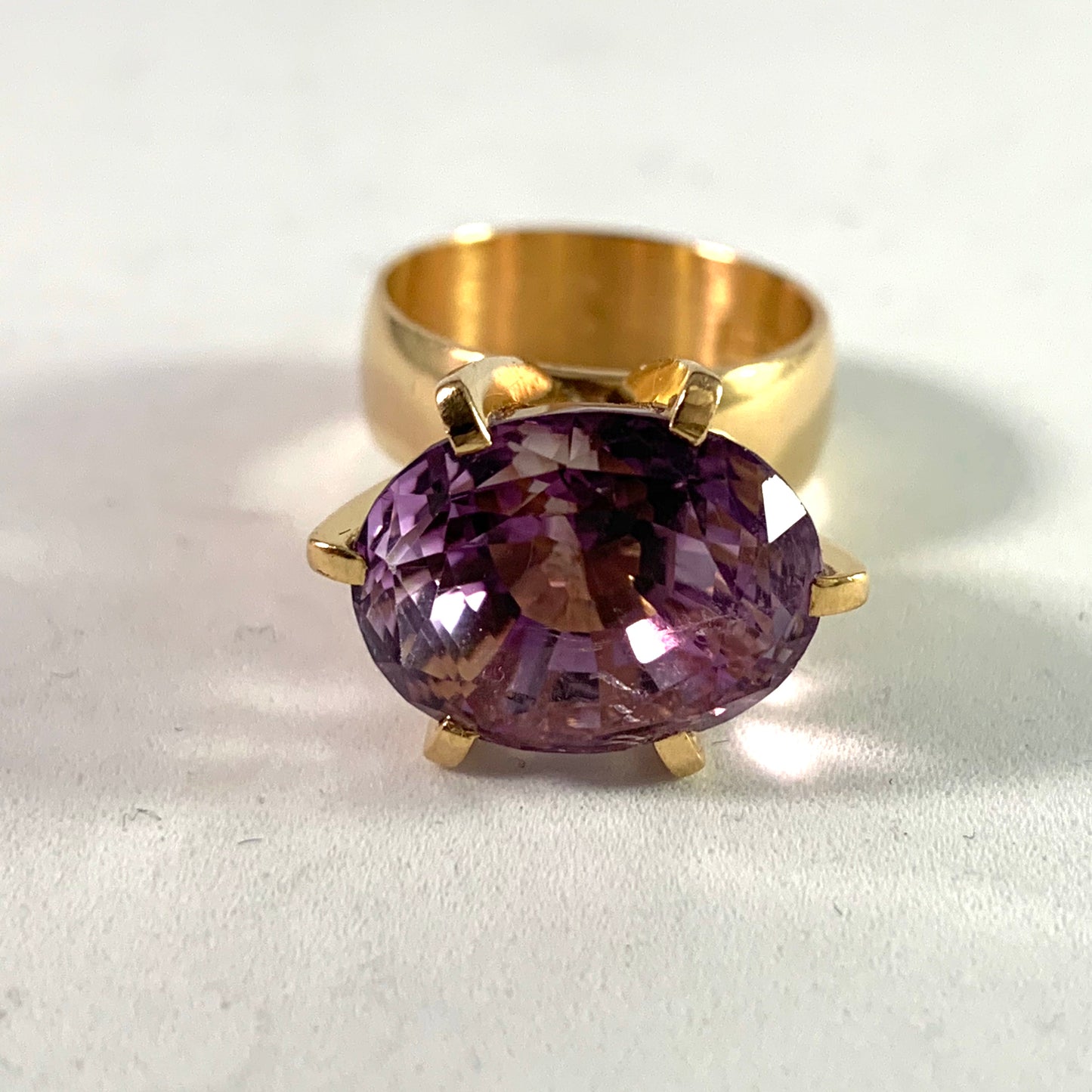 J Petersson, Stockholm 1962 Modernist 18k Gold Amethyst Ring