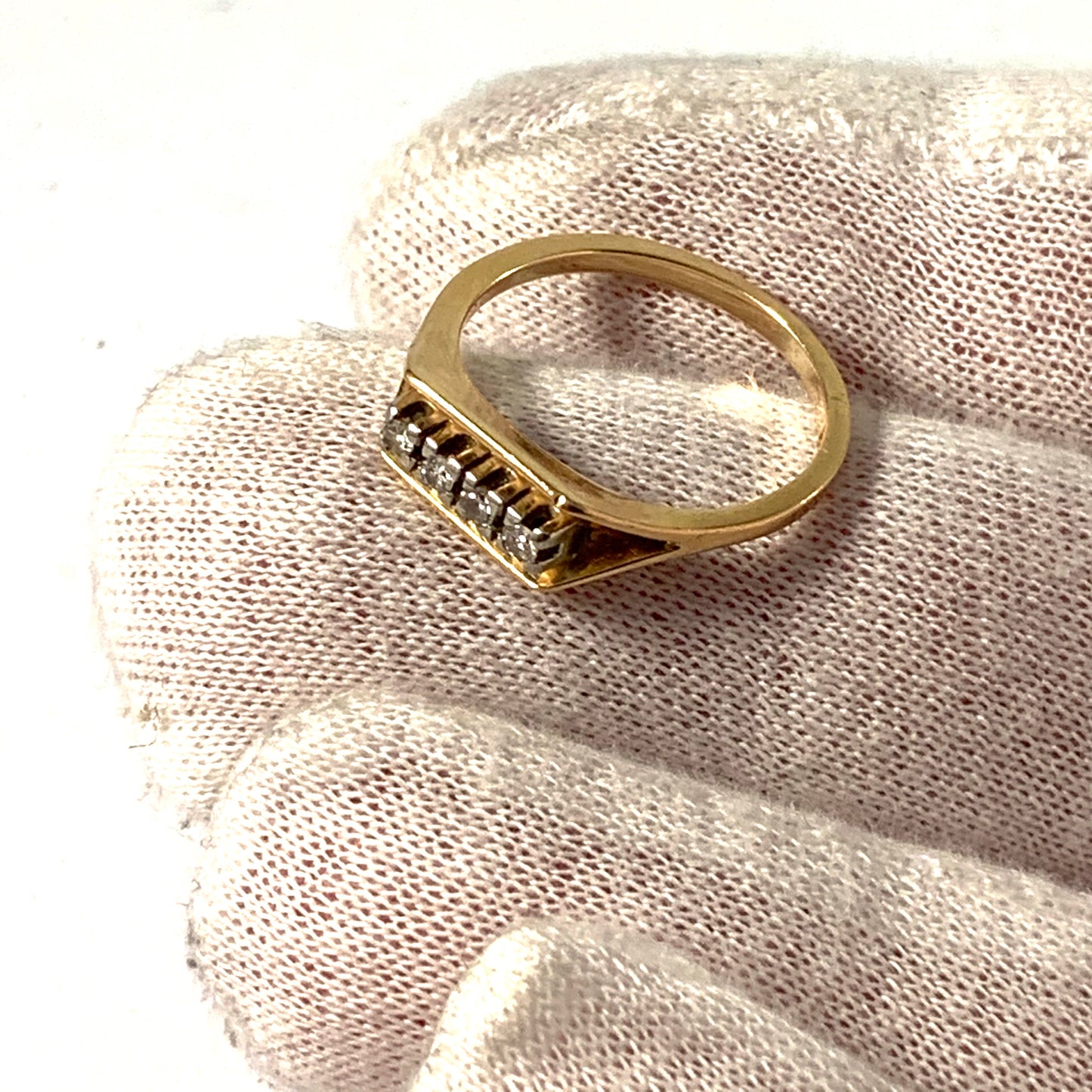 Kaplan, Sweden 1966. 18k Gold Diamond Ring
