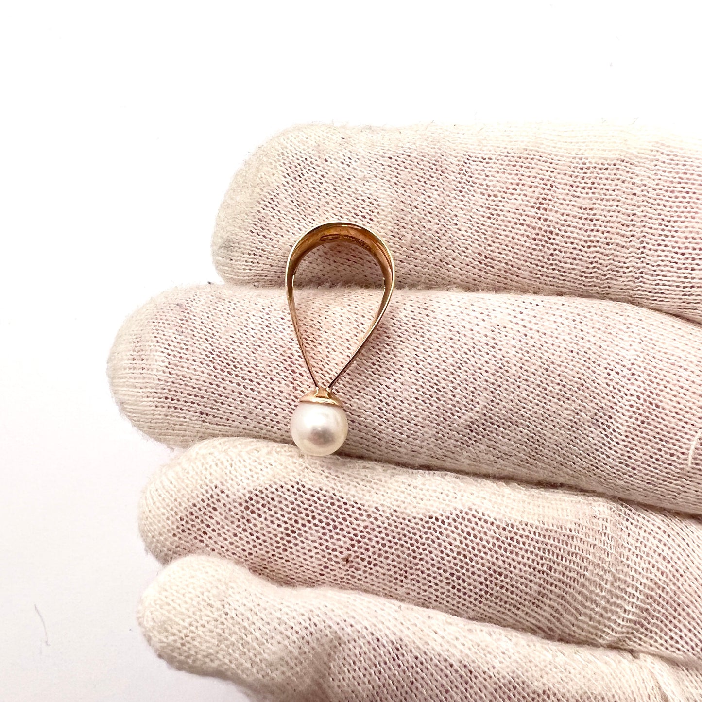 Elis Kauppi, Kupittaan Kulta Finland 1966. Vintage 14k Gold Pearl Pendant.