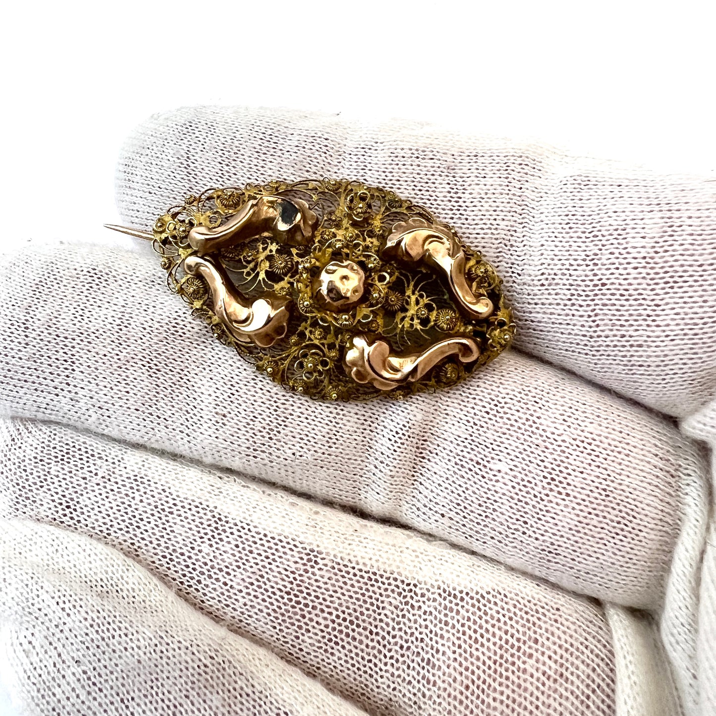 Antique Georgian Rococo 18k / 14k Gold Brooch.