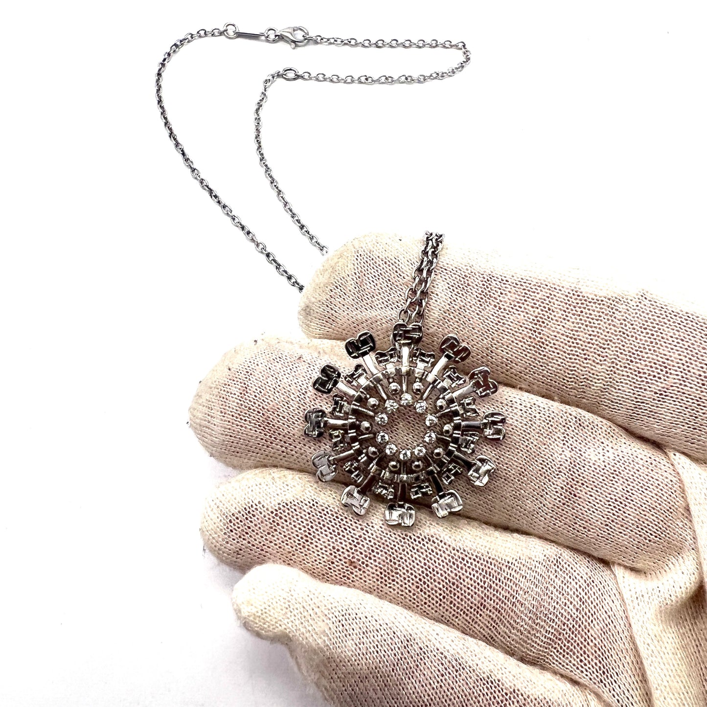 Tapio Wirkkala の Kultakeskus フィンランドスターリング CZ ペンダントネックレス。 "太陽"