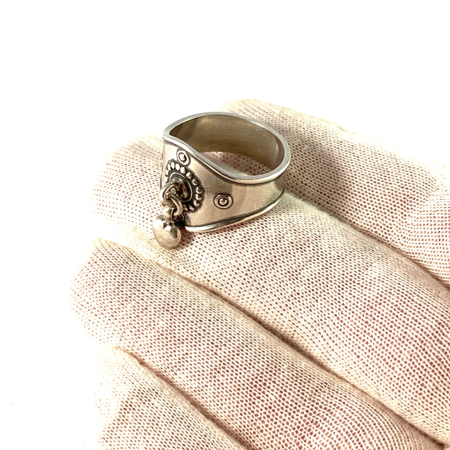 Kalevala Koru, Finland 1995. Vintage Sterling Silver Heart Love Ring.