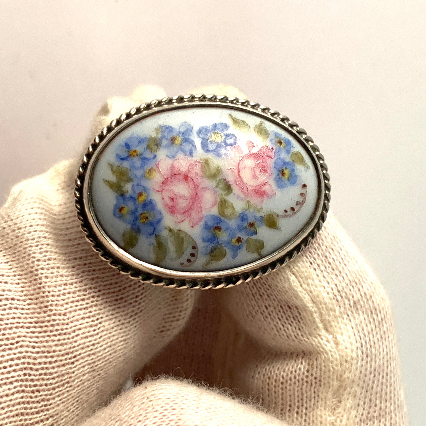 Abel Rantanen, Finland 1975. Vintage Solid Silver Painted Porcelain Flower Ring.