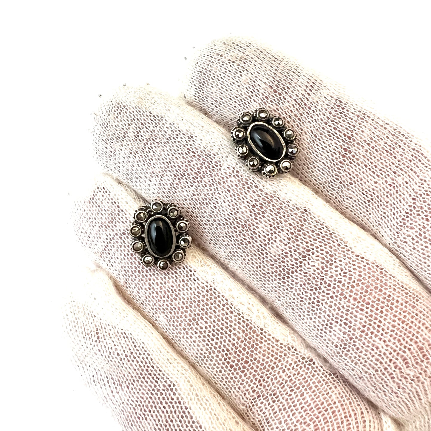 Vintage c 1940s. Solid 830 Silver Onyx Marcasite Stud Earrings.