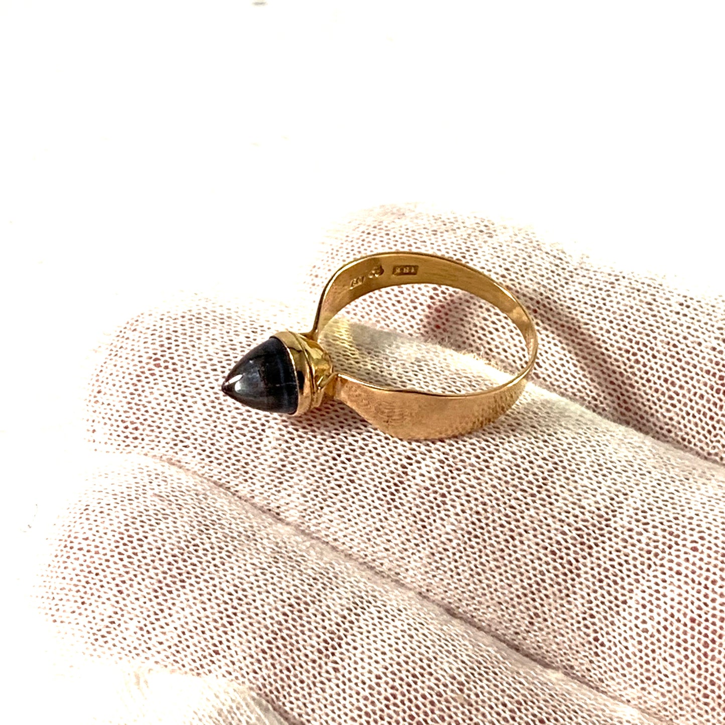 Alton, Sweden 1964 Modernist 18k Gold Spinel Ring.
