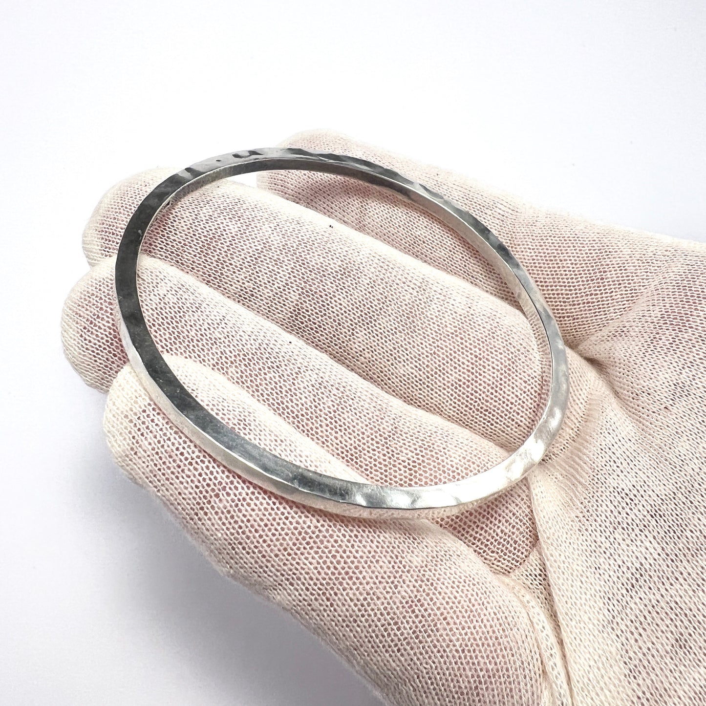Claes Giertta, Sweden 1965. Vintage Sterling Silver Hammered Bangle Bracelet.