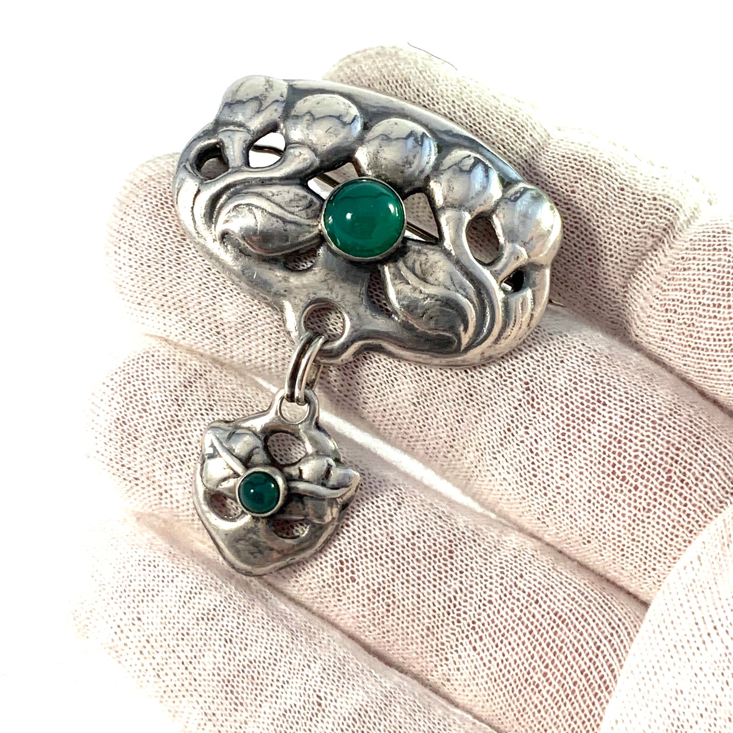 Bernhard Hertz, Copenhagen 1910s Art Nouveau Skonvirke Solid Silver Chrysoprase Brooch.