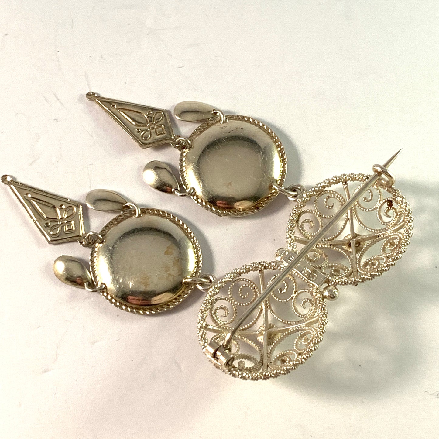 Aksel Holmsen Norway Vintage Gilt 830 Silver Traditional Brooch.