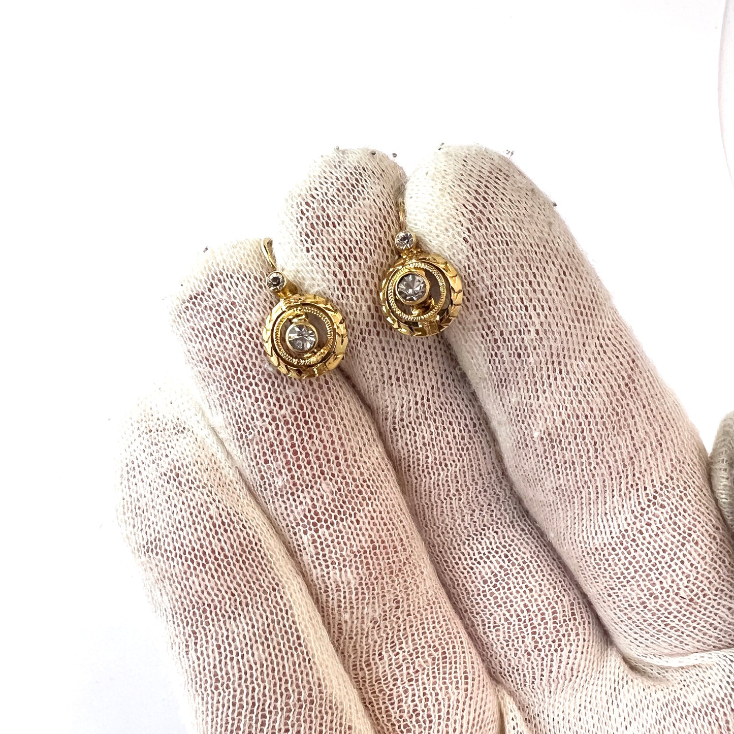 ステファニ・アメデオ、イタリア、ヴィチェンツァ、1950 年頃。18K ゴールドペースト イヤリング。