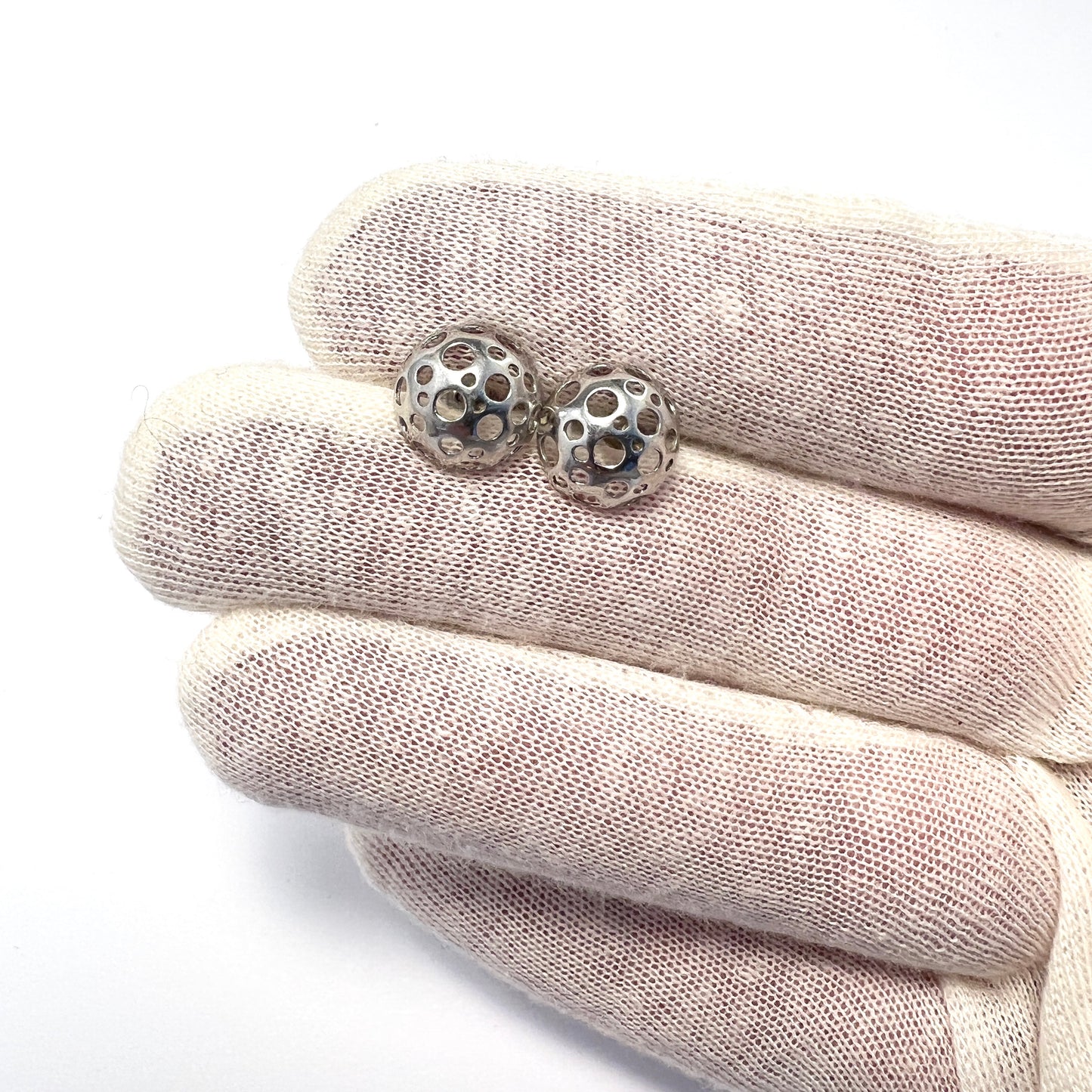 Design Liisa Vitali, Kultakeskus Finland. Vintage Sterling Silver Earrings. Leppäkerttu