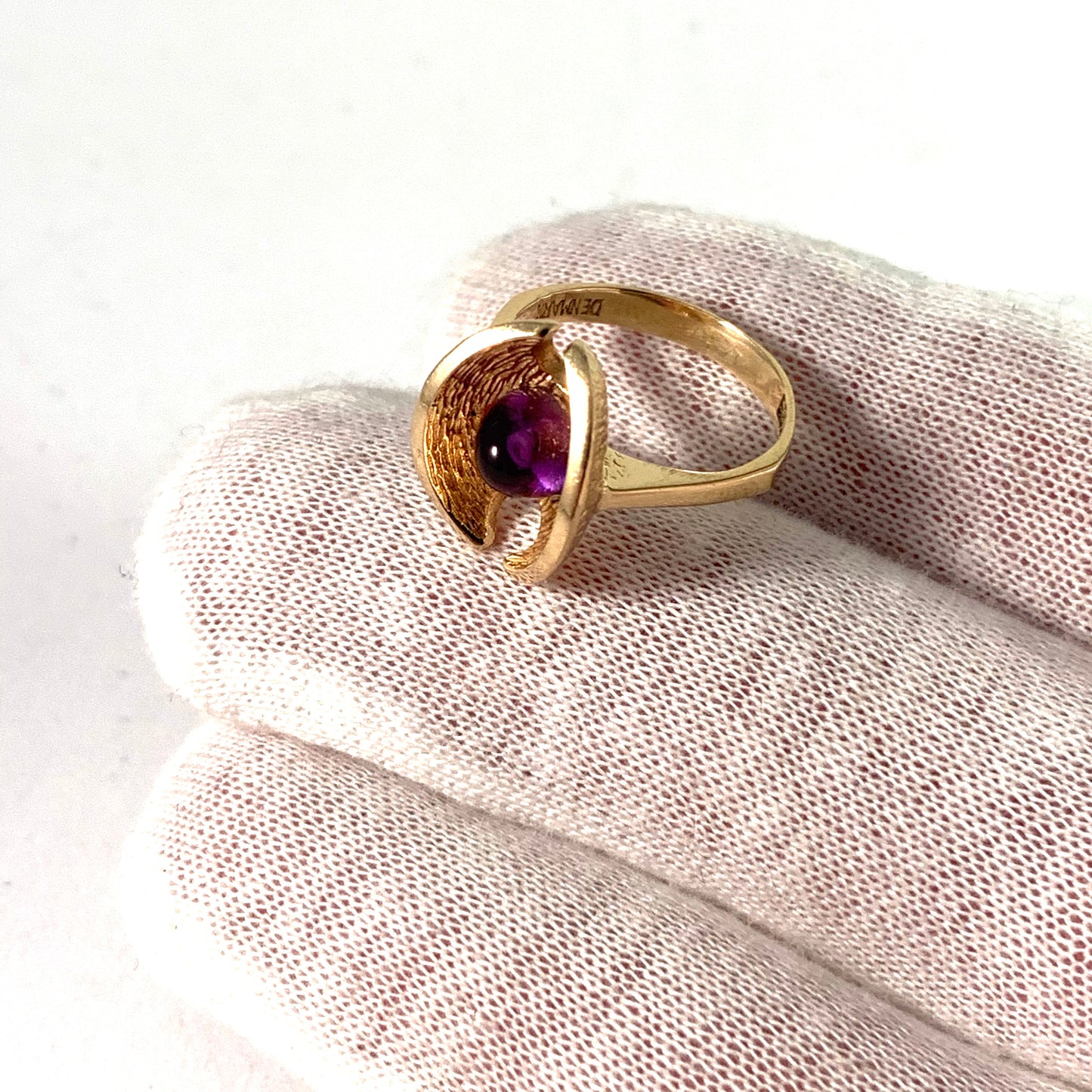 Bernhard Hertz, Copenhagen Denmark Mid Century 14k Gold Amethyst Ring